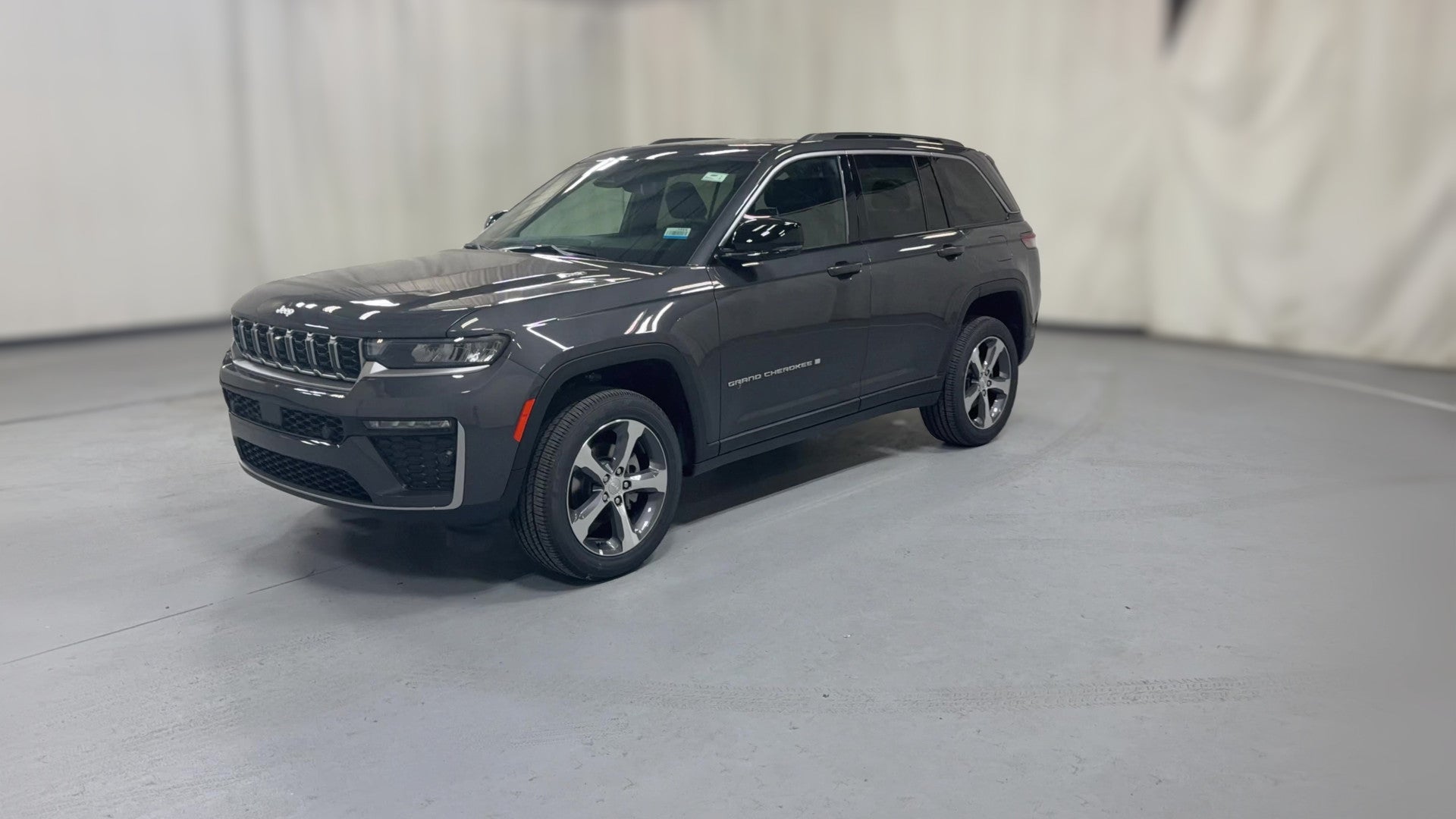 2026 Jeep Grand Cherokee vehicle photo