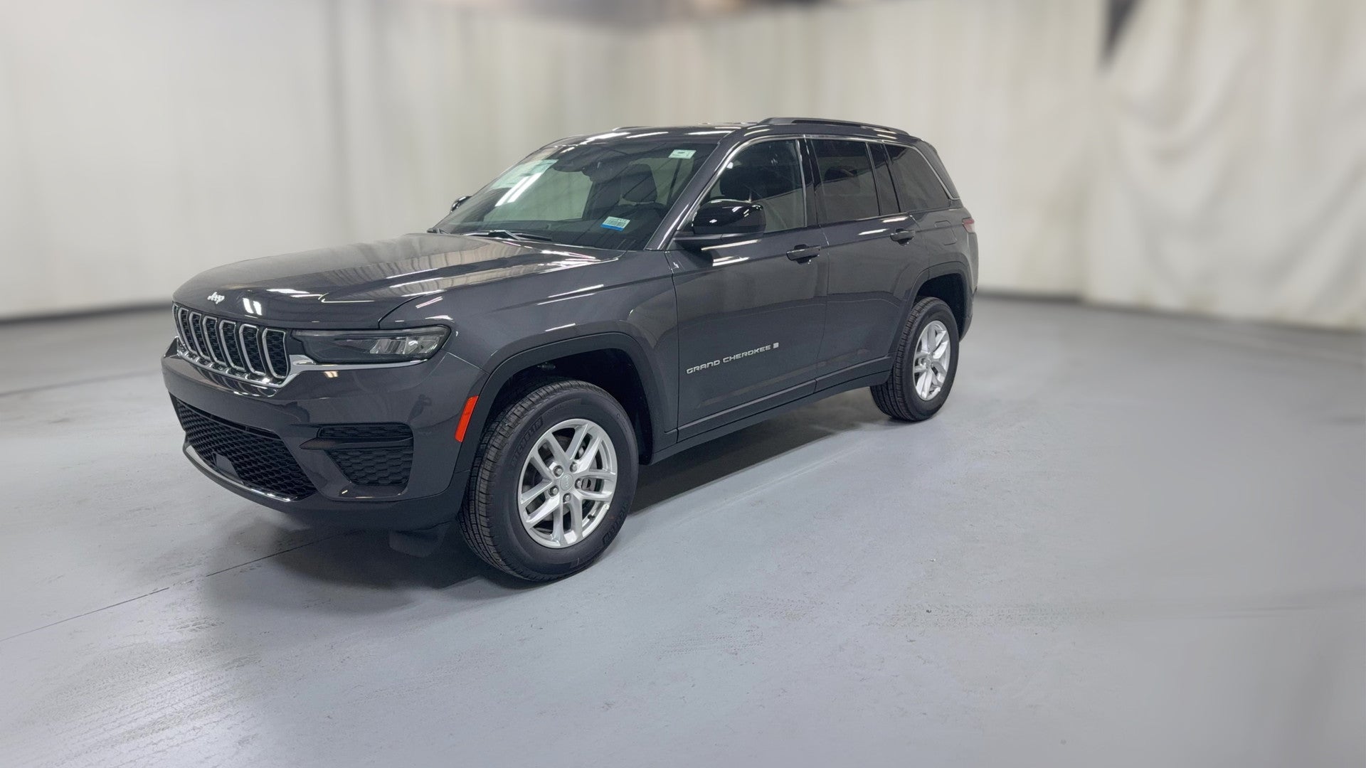 2026 Jeep Grand Cherokee vehicle photo