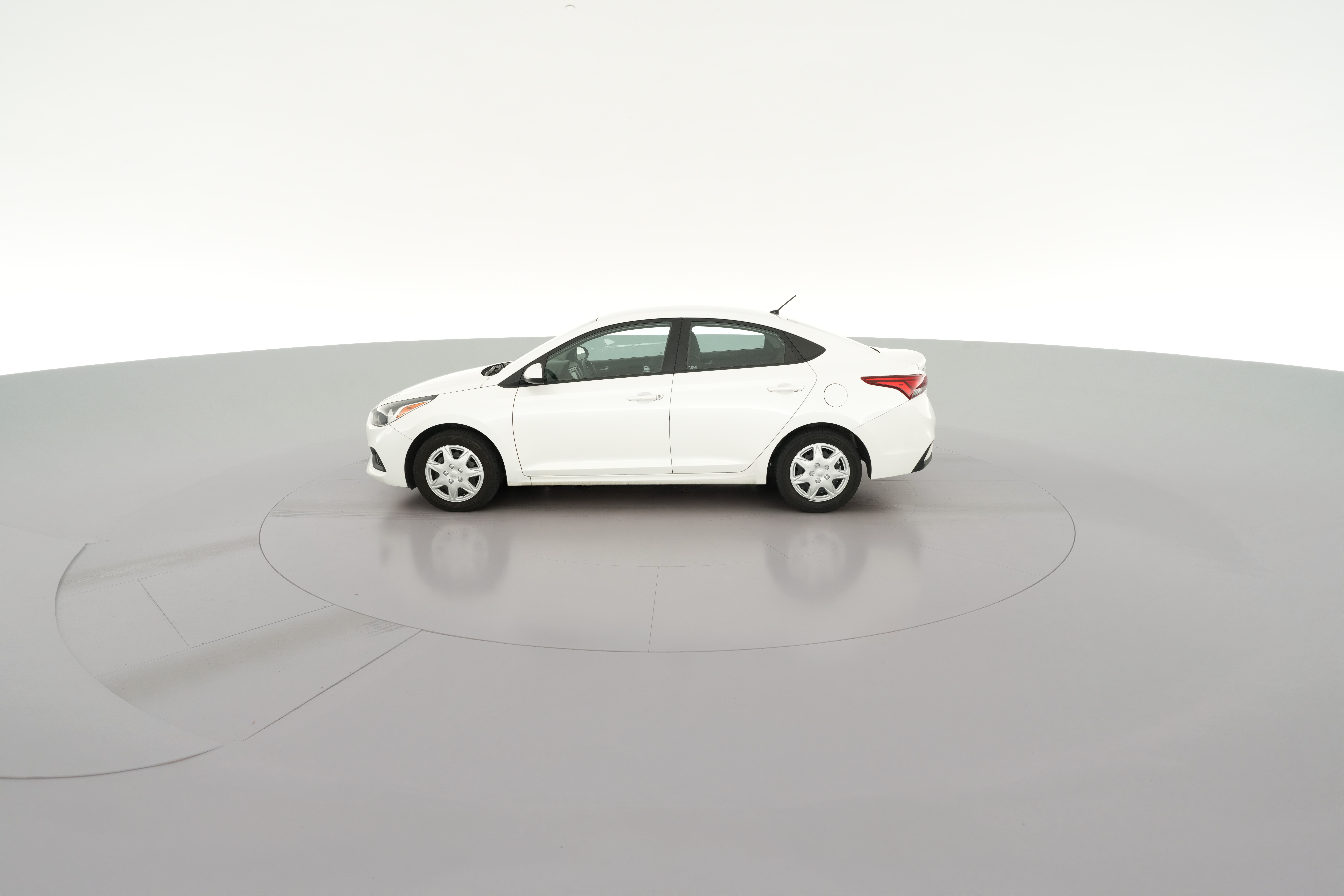 2021 Hyundai Accent SE - Photo 22