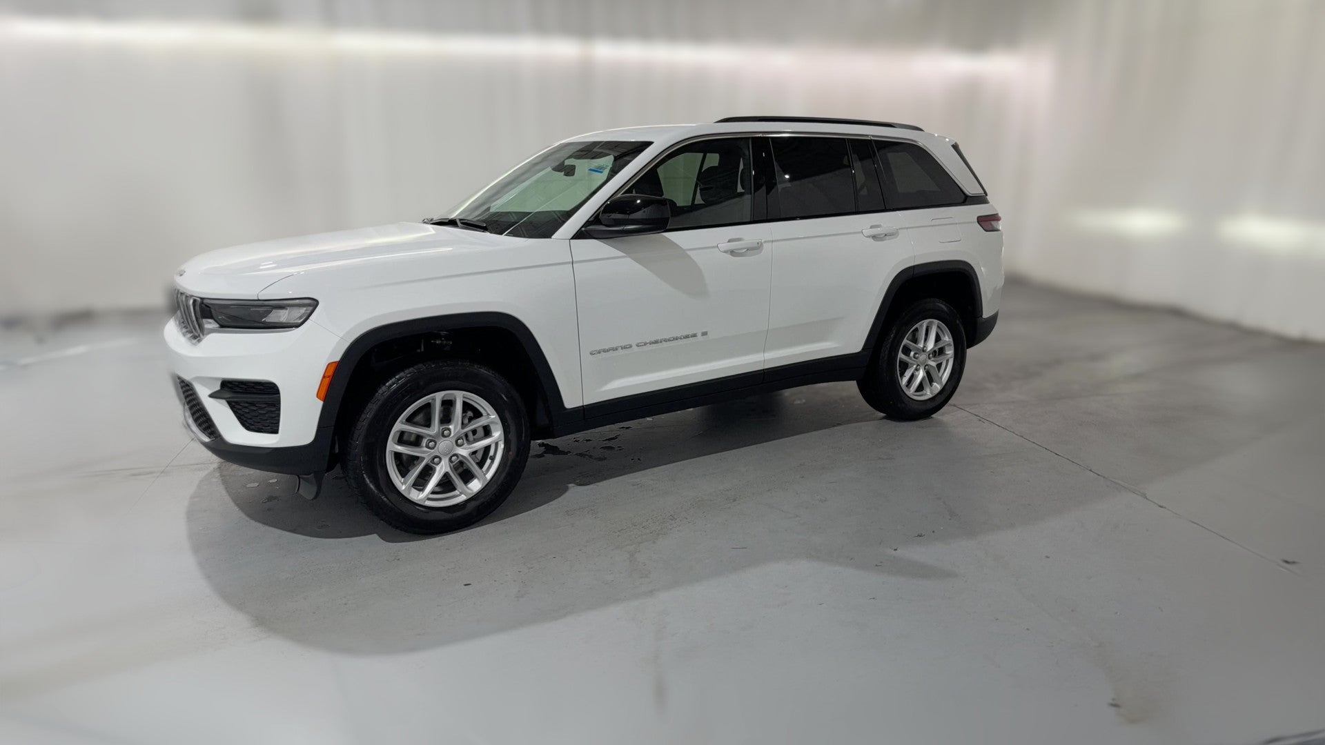 2026 Jeep Grand Cherokee vehicle photo