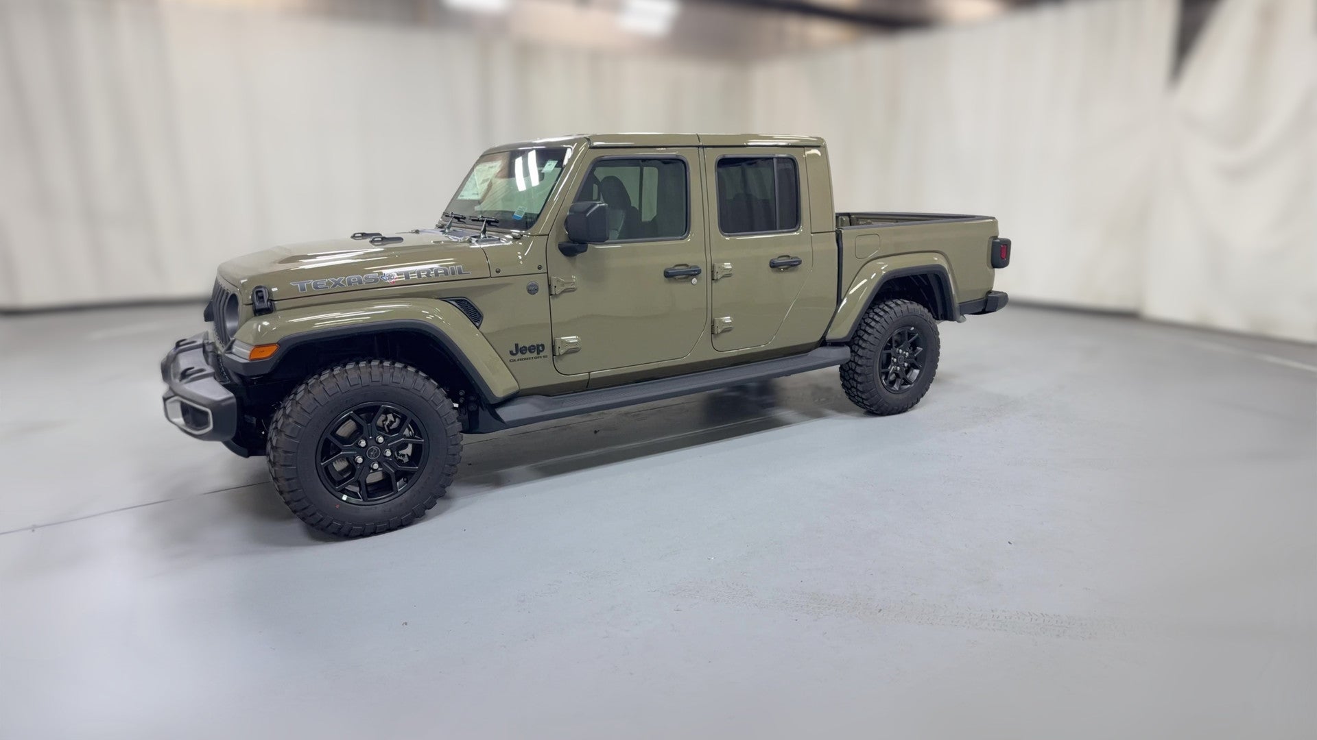 2026 Jeep Gladiator vehicle photo