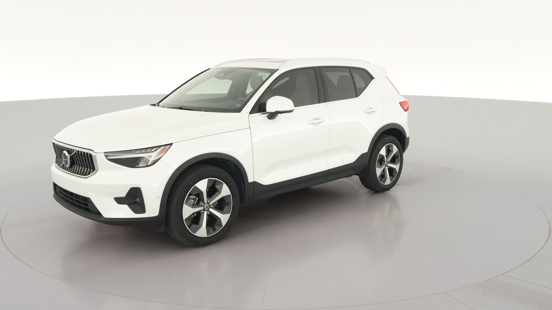 2024 Volvo XC40 vehicle photo