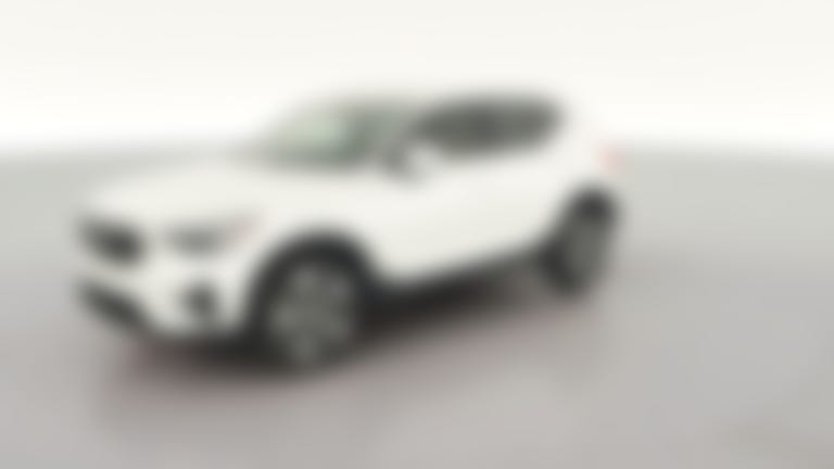 2024 Volvo XC40 vehicle photo