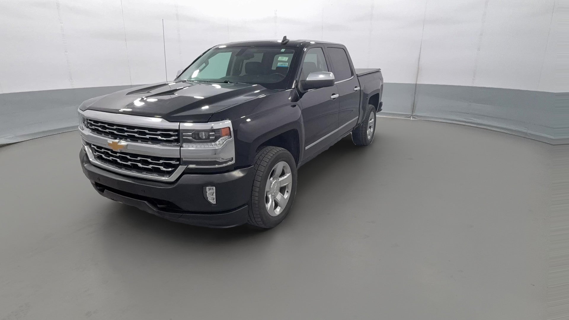 2018 Chevrolet Silverado 1500 Crew Cab vehicle photo