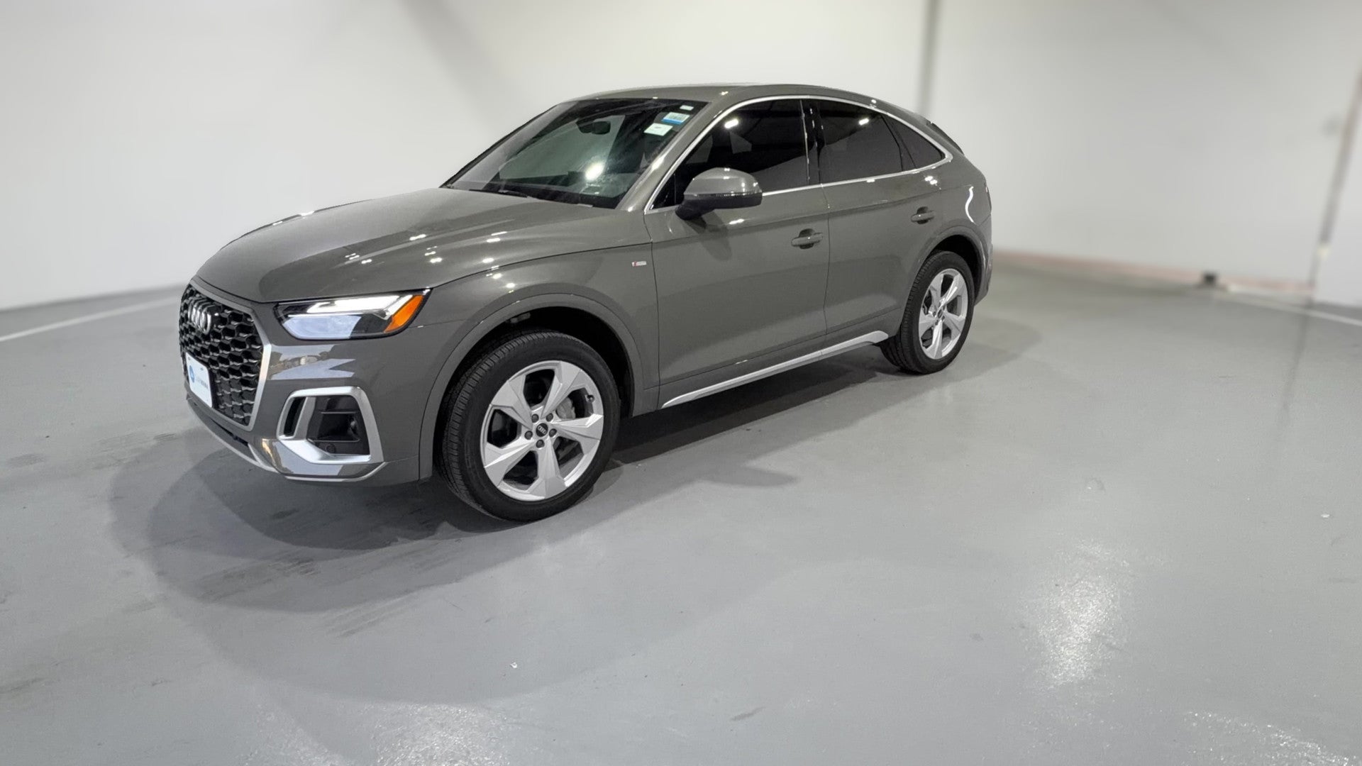 2023 Audi Q5 Sportback vehicle photo