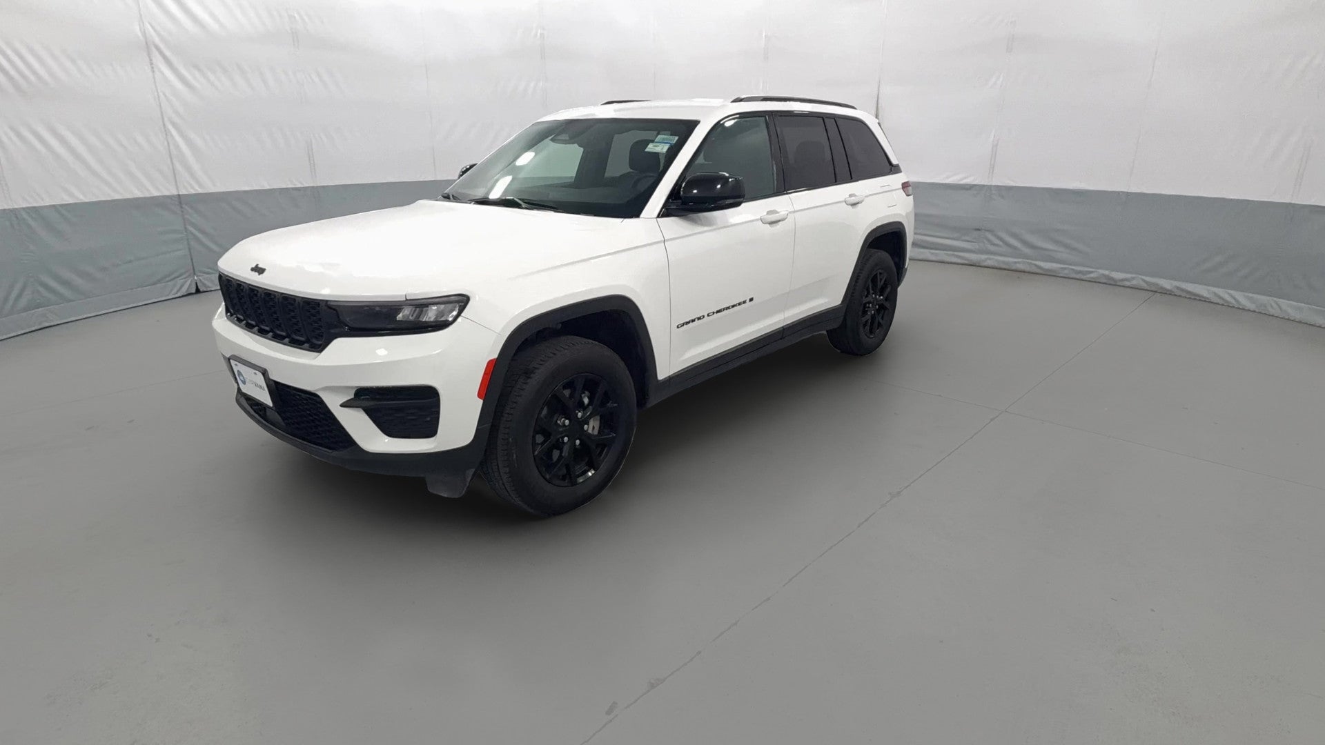 2024 Jeep Grand Cherokee vehicle photo