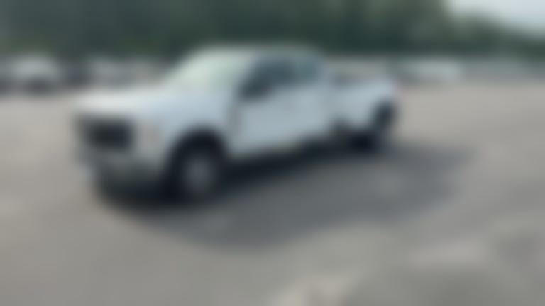 2025 Ford F350 Super Duty Crew Cab vehicle photo
