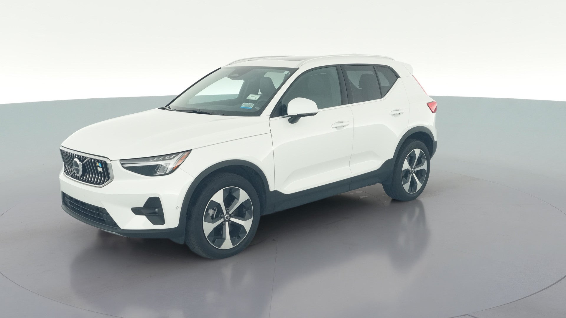 2025 Volvo XC40 vehicle photo