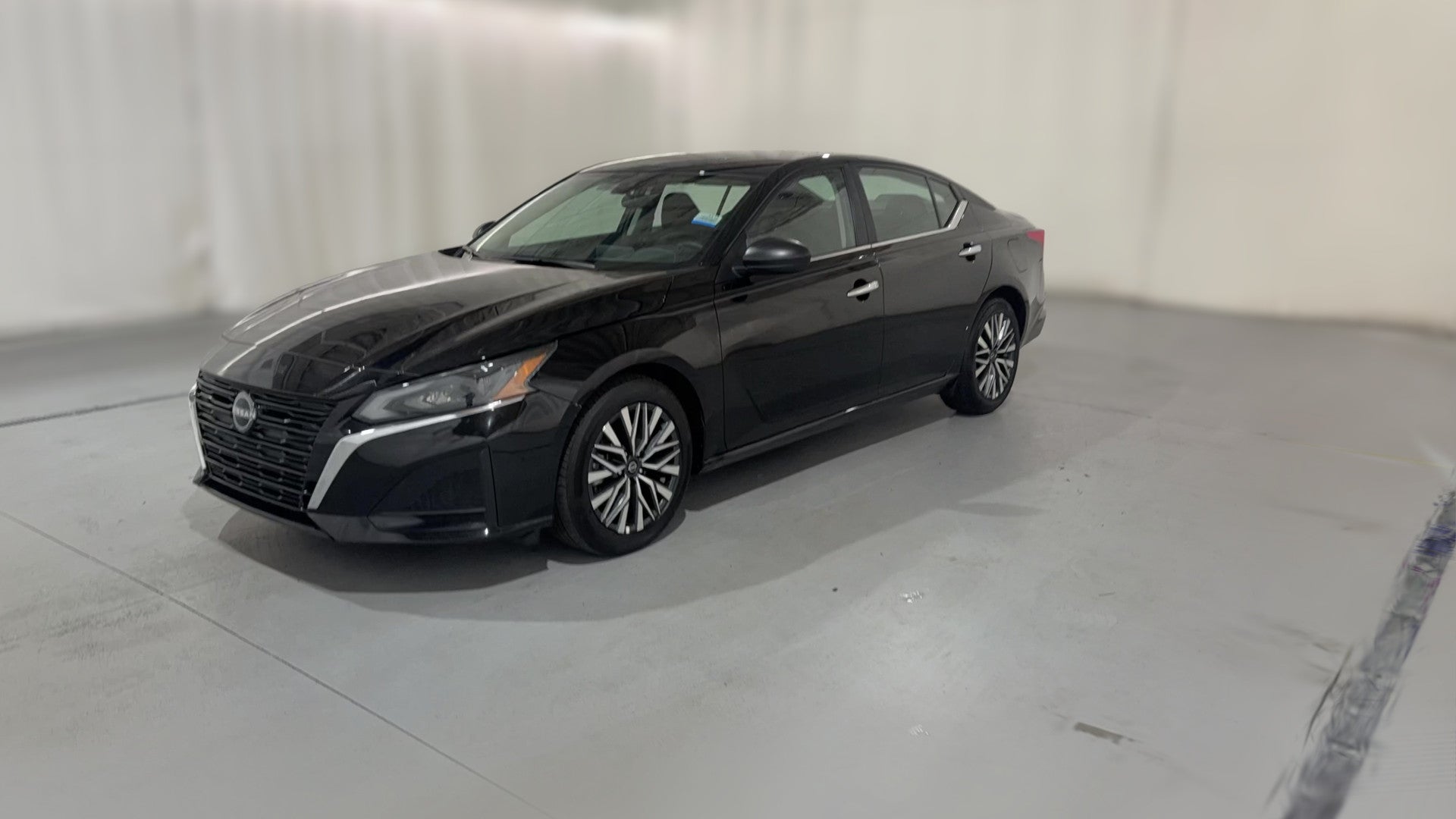 2025 Nissan Altima vehicle photo