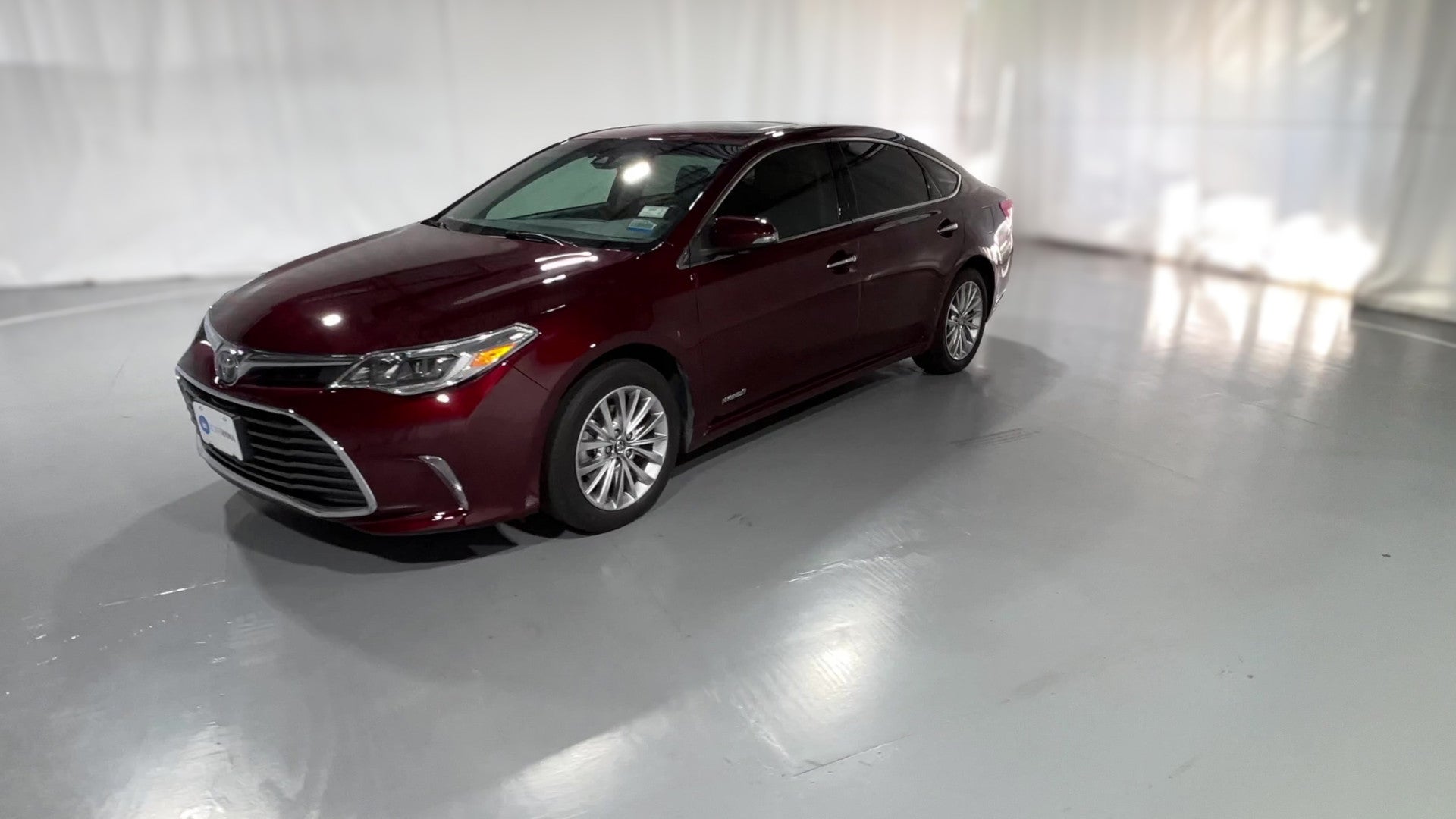 2018 Toyota Avalon Hybrid vehicle photo