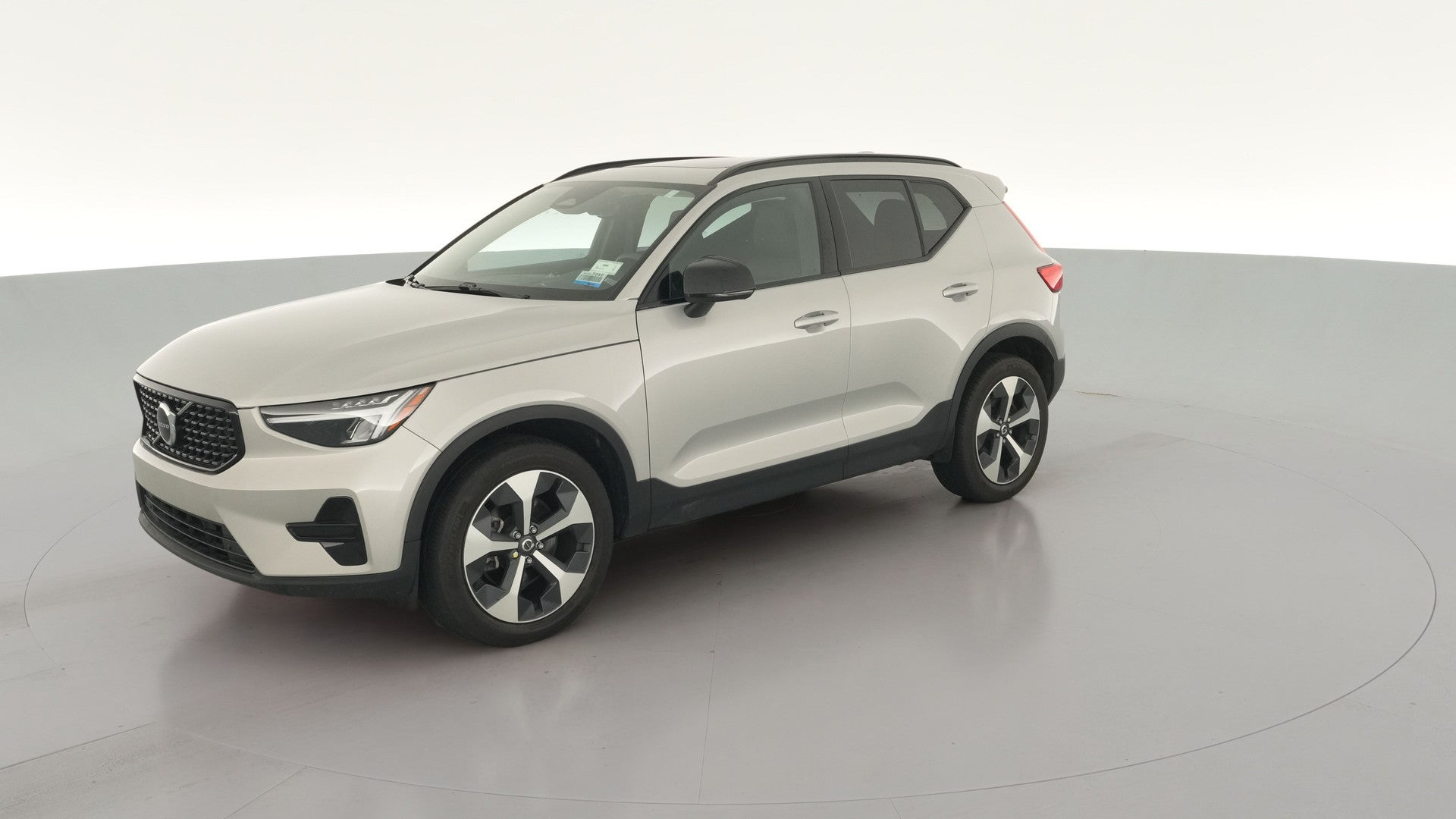 2024 Volvo XC40 vehicle photo