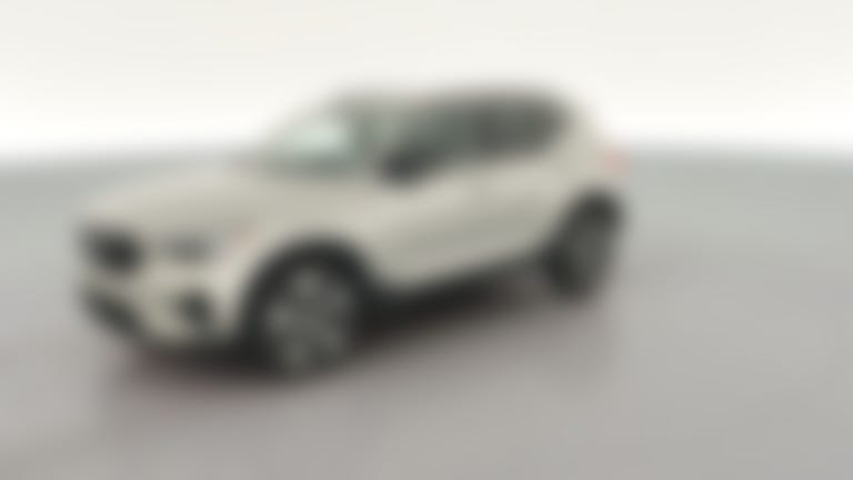 2024 Volvo XC40 vehicle photo