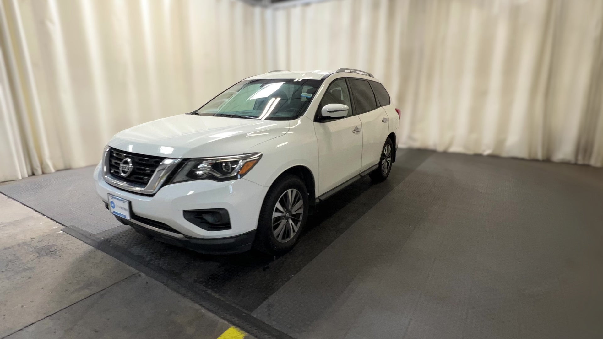 2017 Nissan Pathfinder vehicle photo