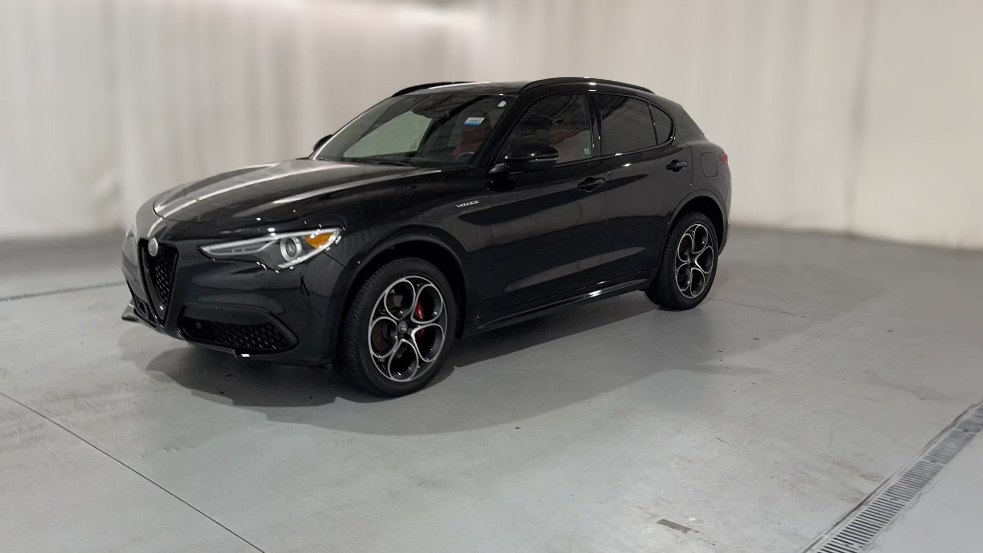 2023 Alfa Romeo Stelvio vehicle photo