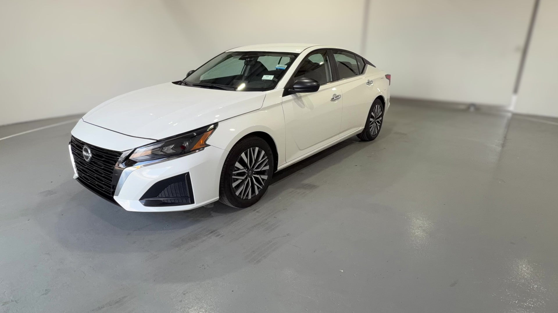2025 Nissan Altima vehicle photo