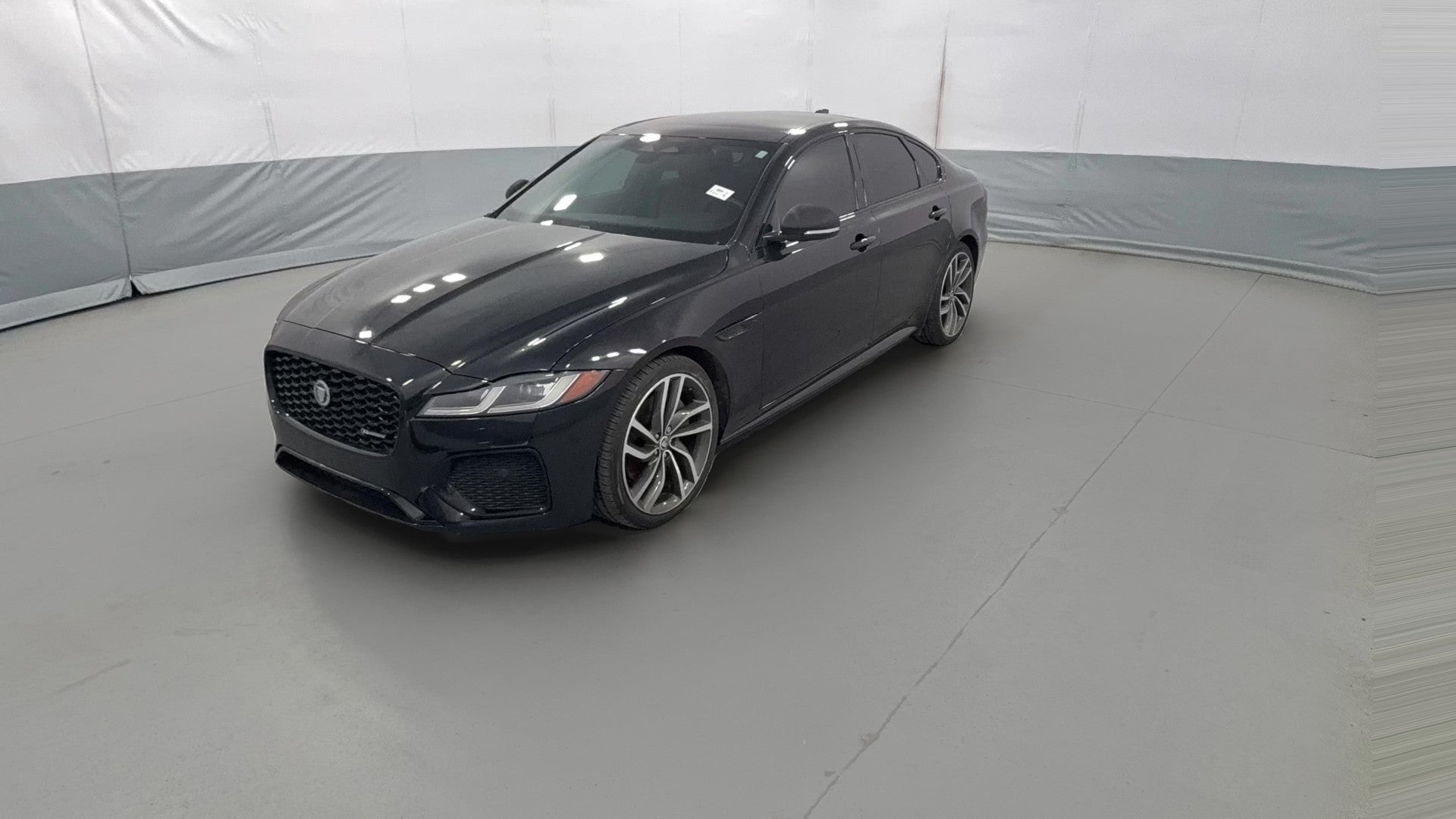 2024 Jaguar XF vehicle photo