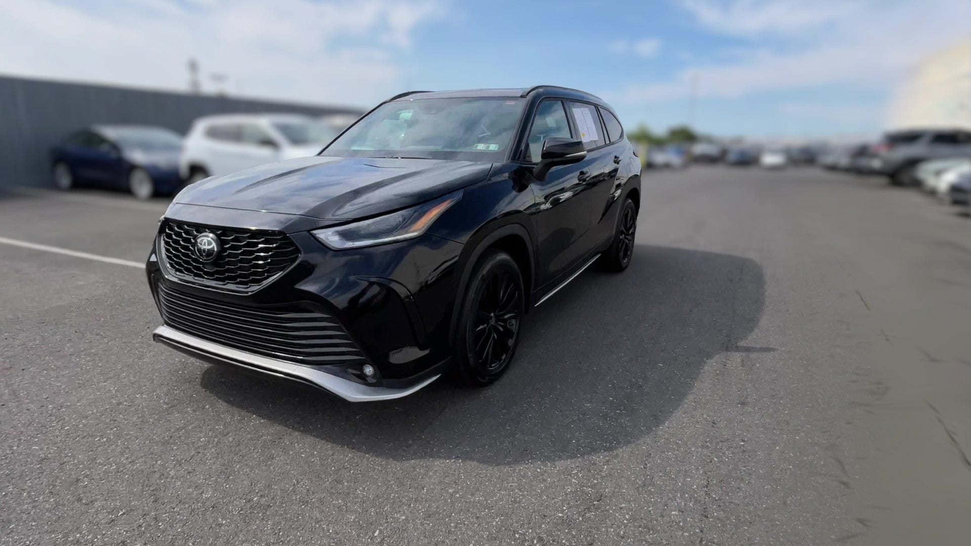 2025 Toyota Highlander vehicle photo
