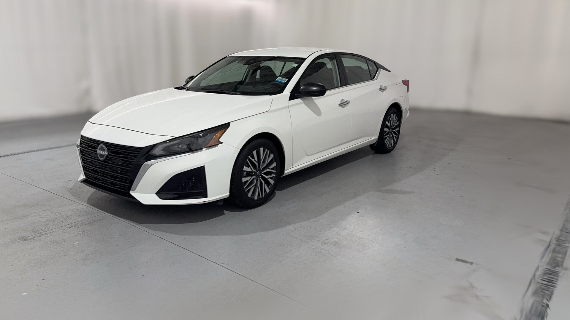 2025 Nissan Altima vehicle photo