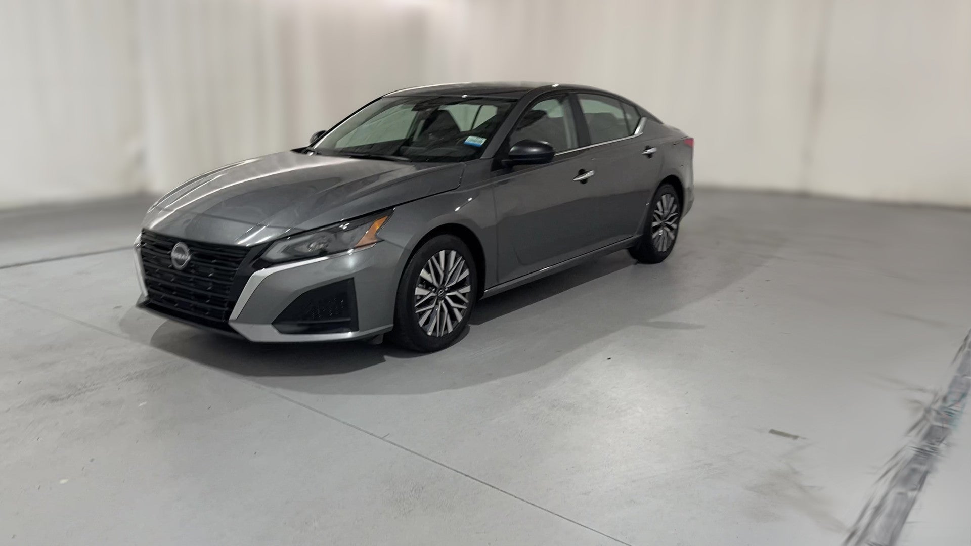 2025 Nissan Altima vehicle photo