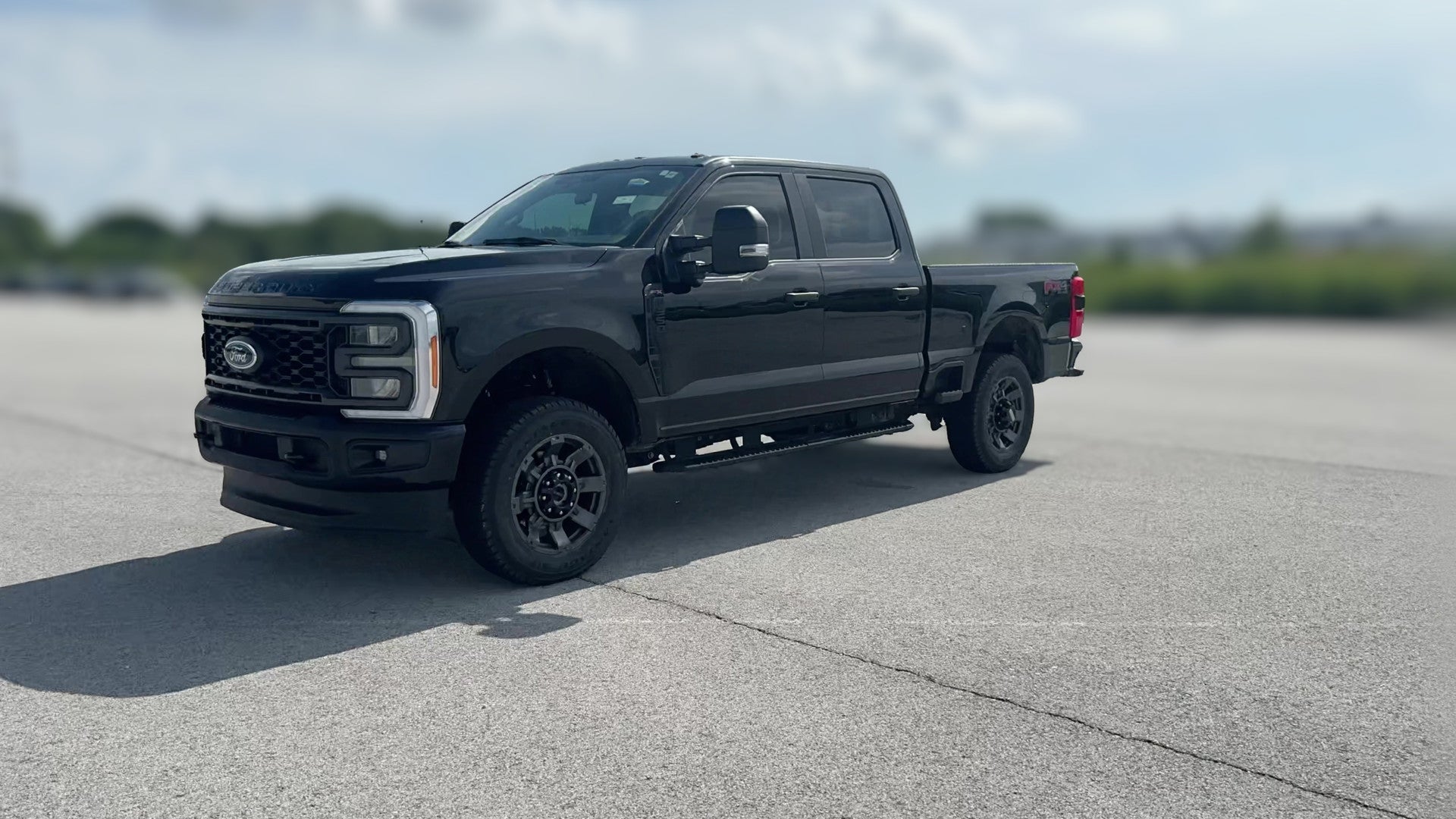 2023 Ford F350 Super Duty Crew Cab vehicle photo