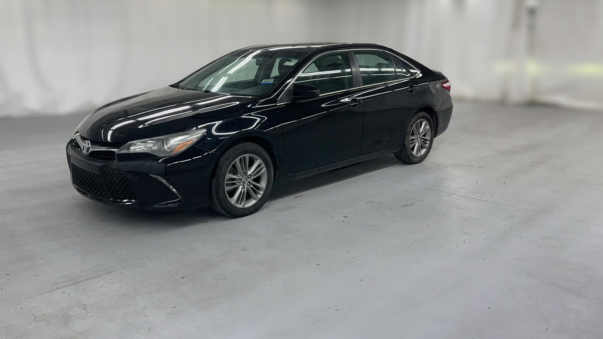 2015 Toyota Camry vehicle photo
