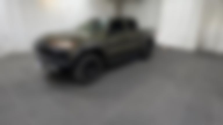 2024 Chevrolet Colorado Crew Cab vehicle photo