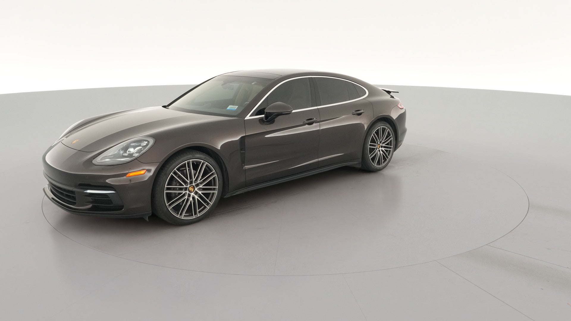 2018 Porsche Panamera vehicle photo