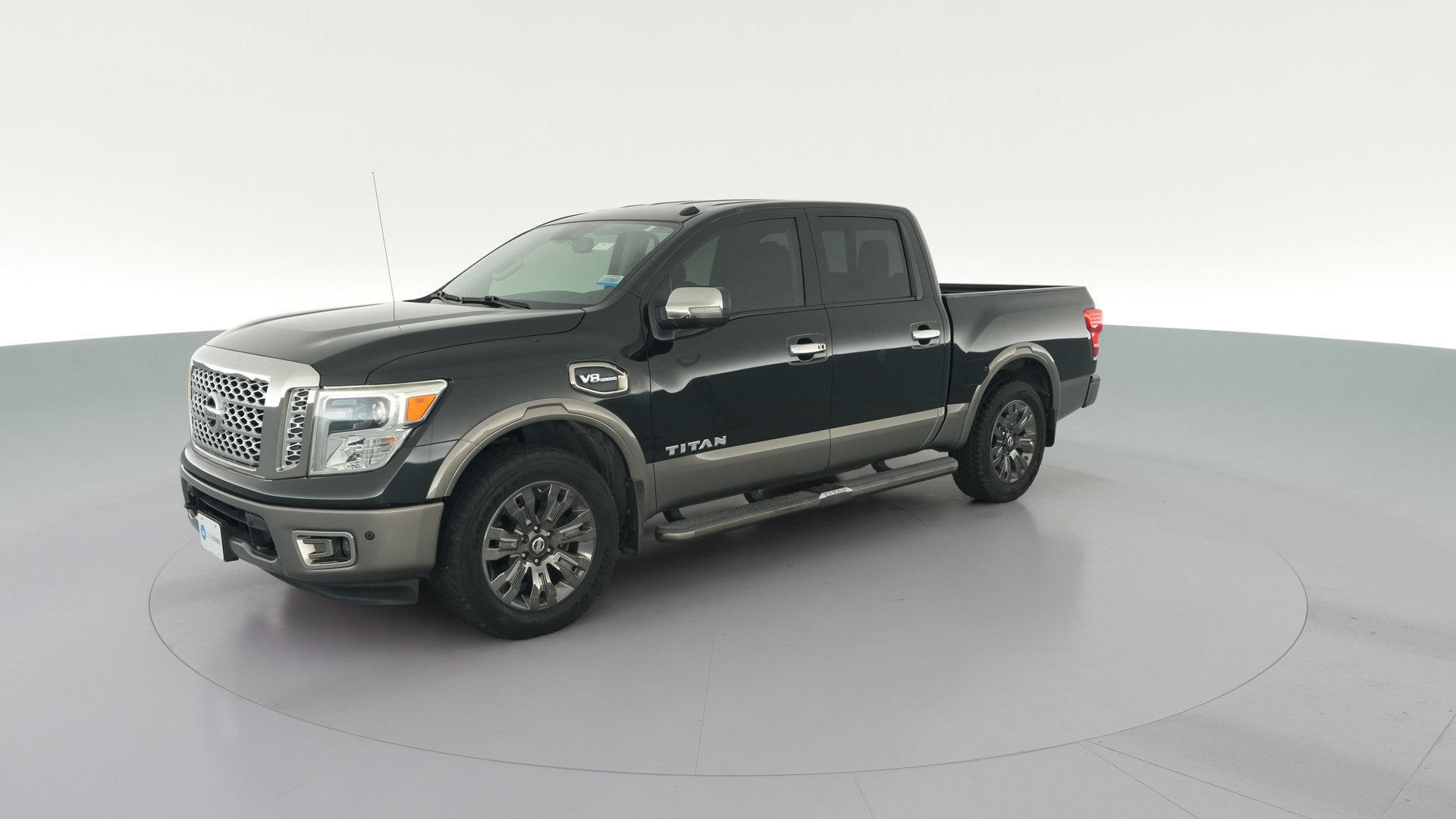 2017 Nissan Titan Crew Cab vehicle photo