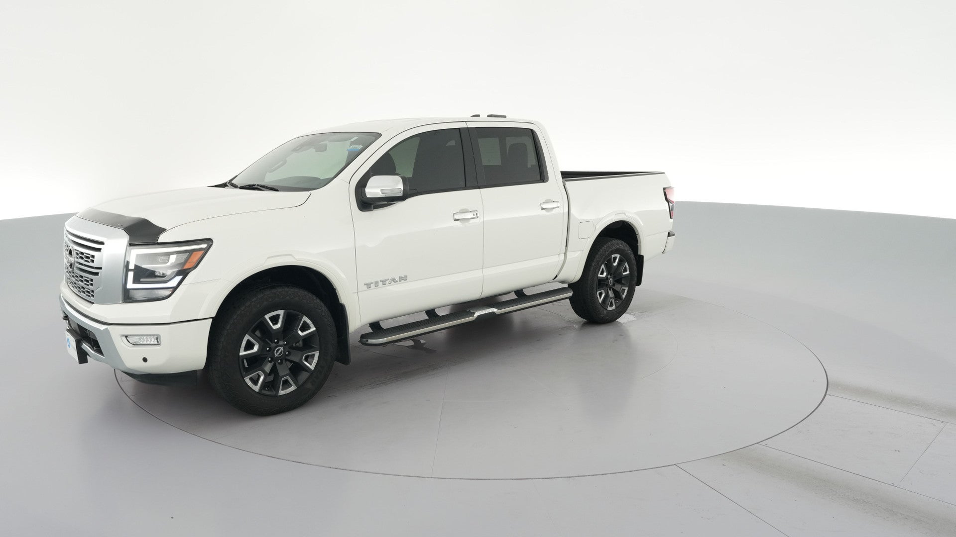2023 Nissan Titan Crew Cab vehicle photo
