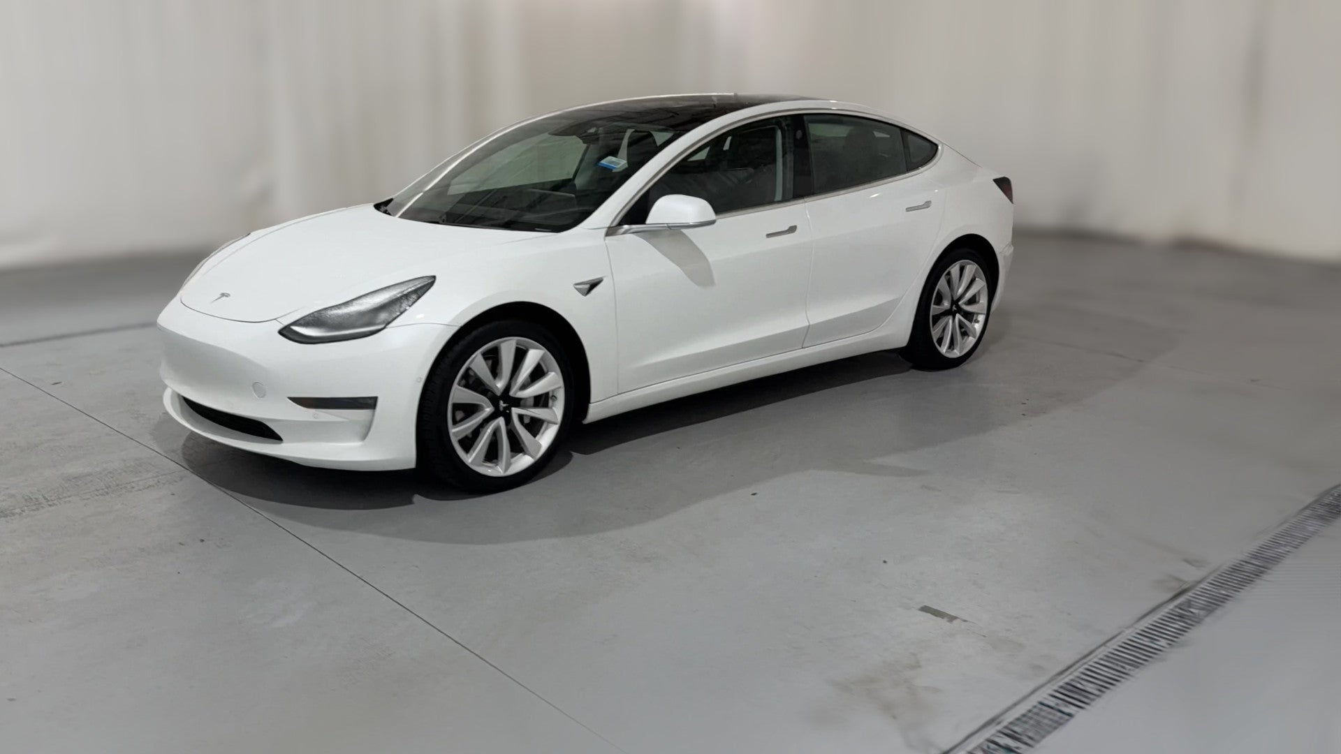 2019 Tesla Model 3 vehicle photo