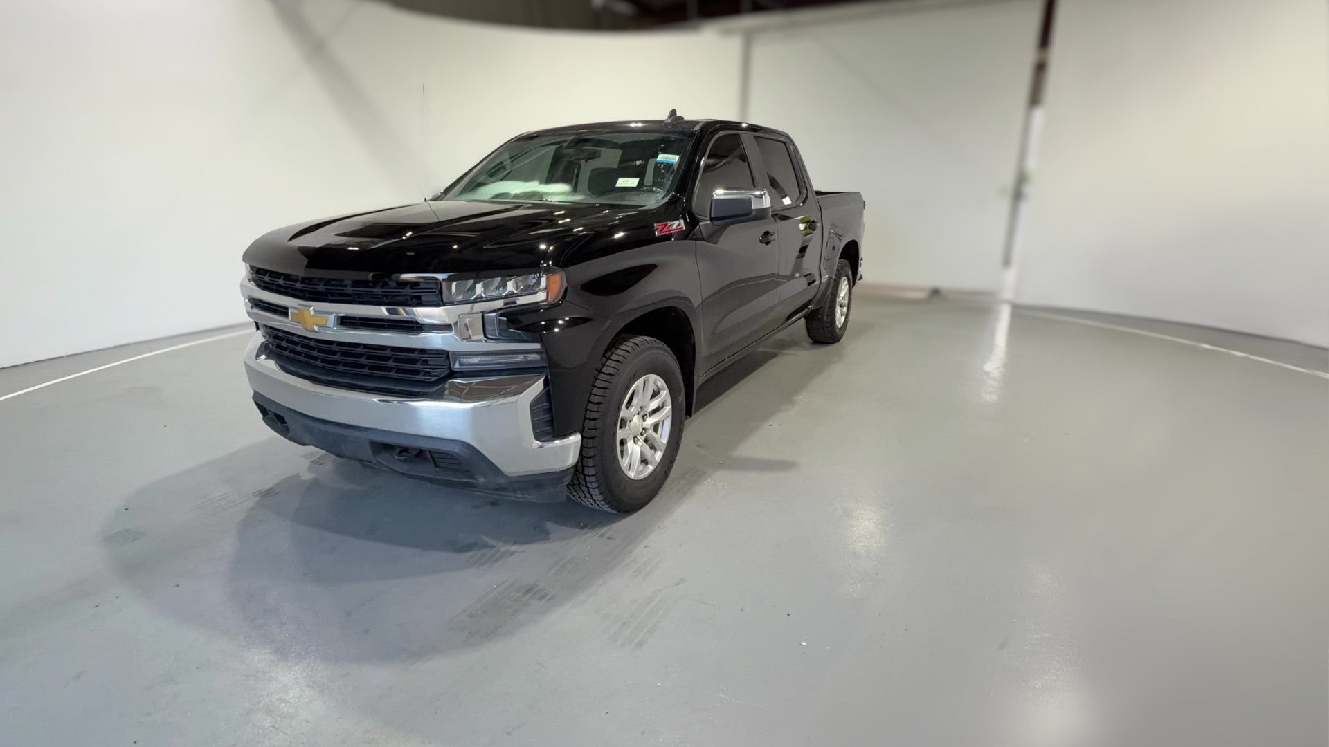 2020 Chevrolet Silverado 1500 Crew Cab vehicle photo