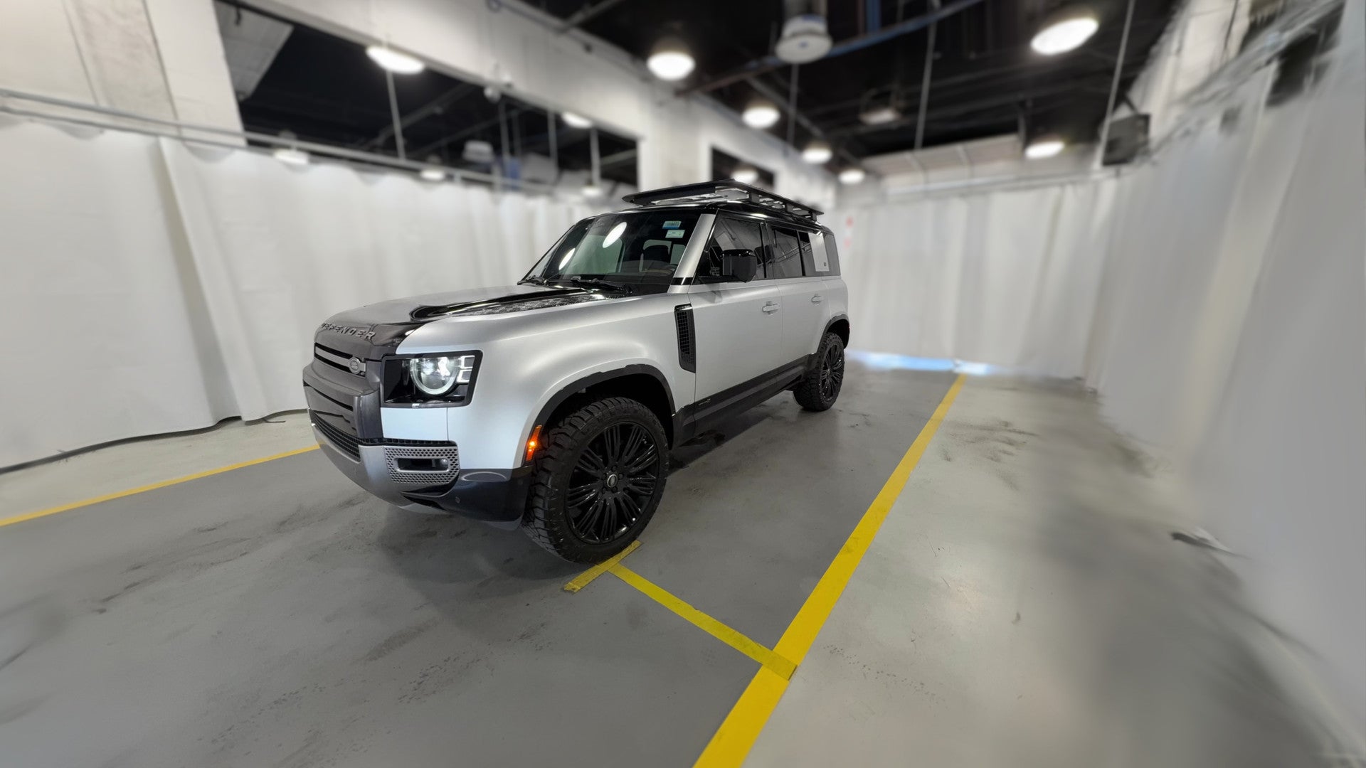 2020 Land Rover Defender 110 vehicle photo
