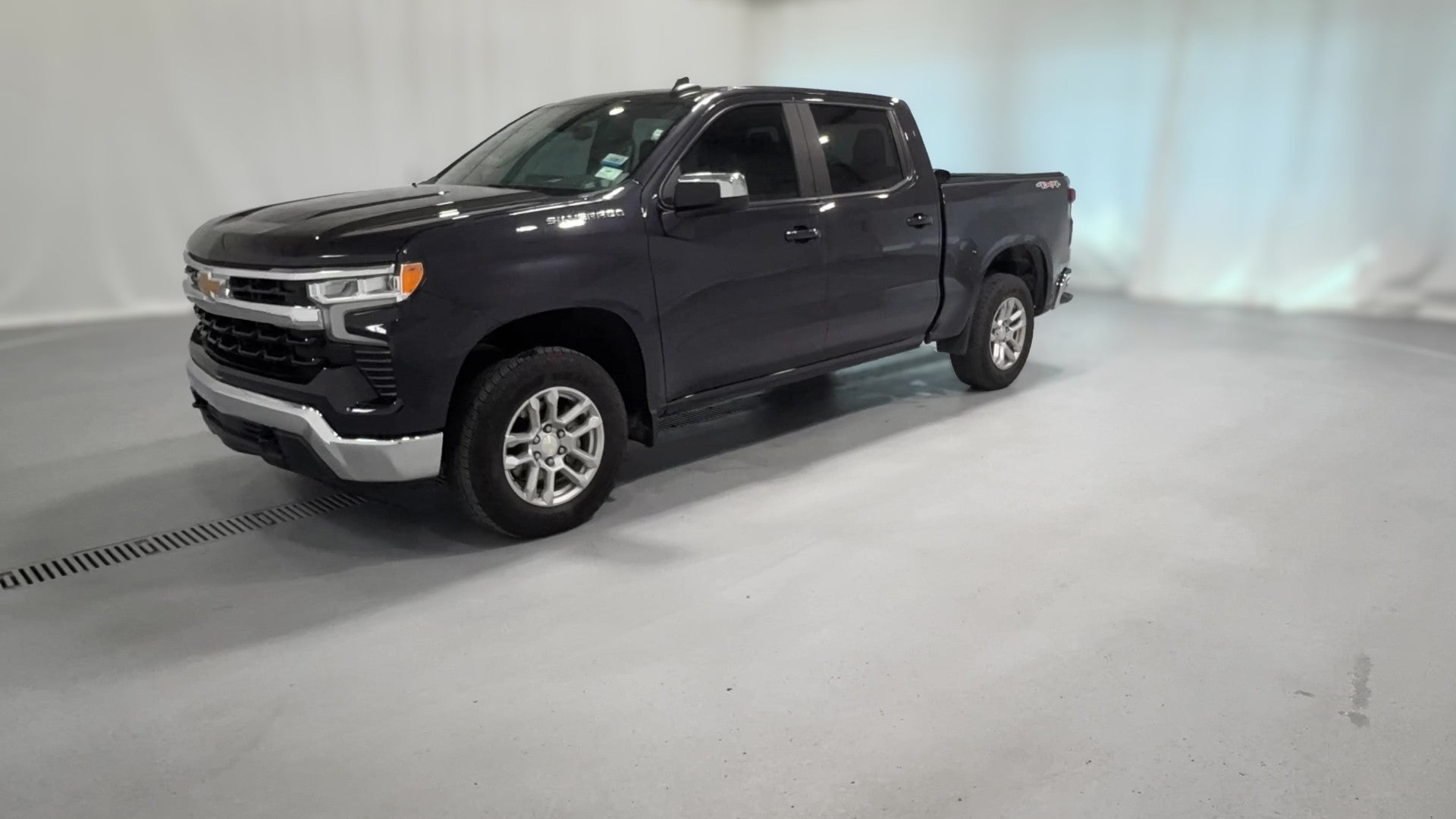 2022 Chevrolet Silverado 1500 Crew Cab vehicle photo