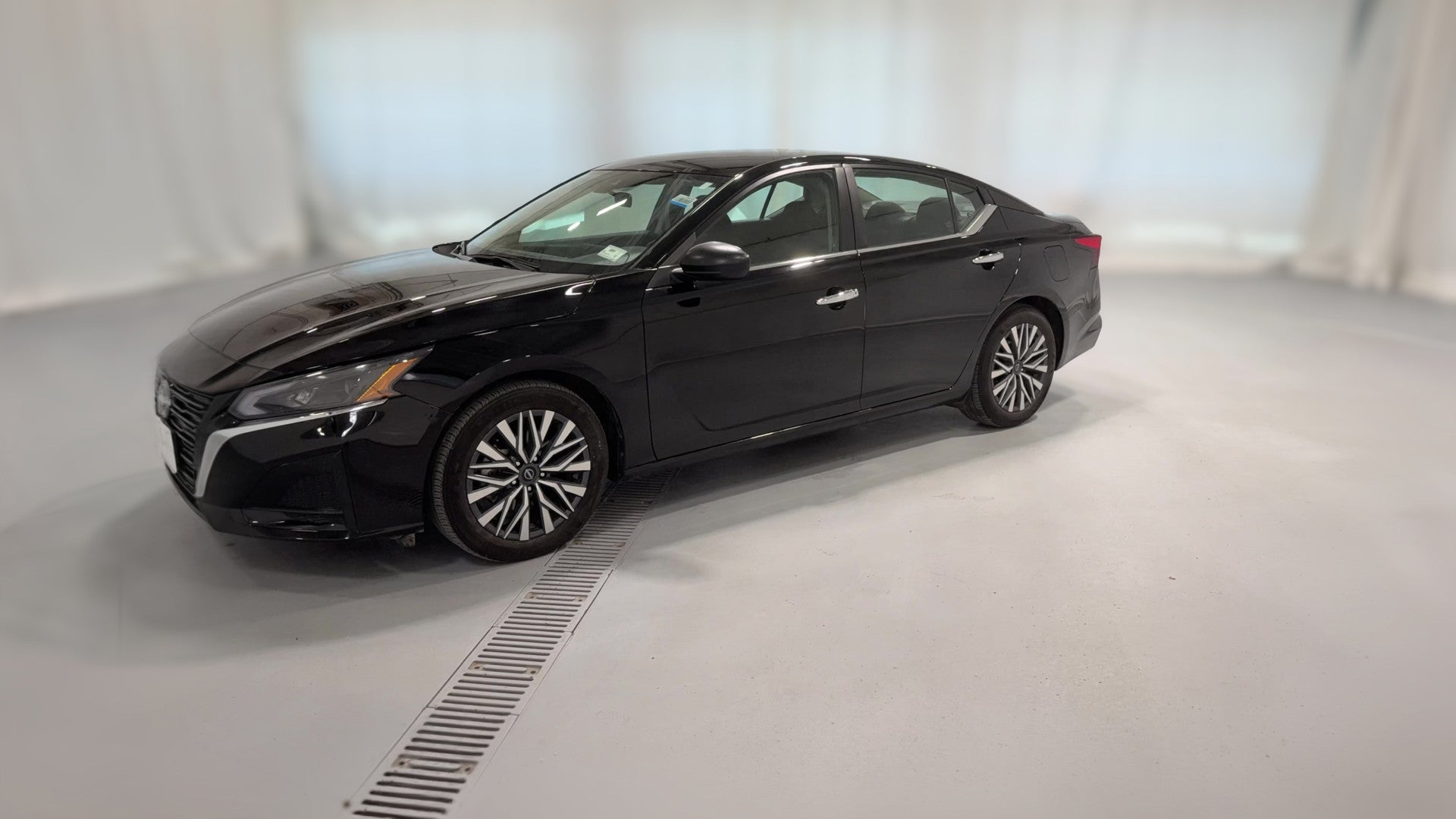 2025 Nissan Altima vehicle photo