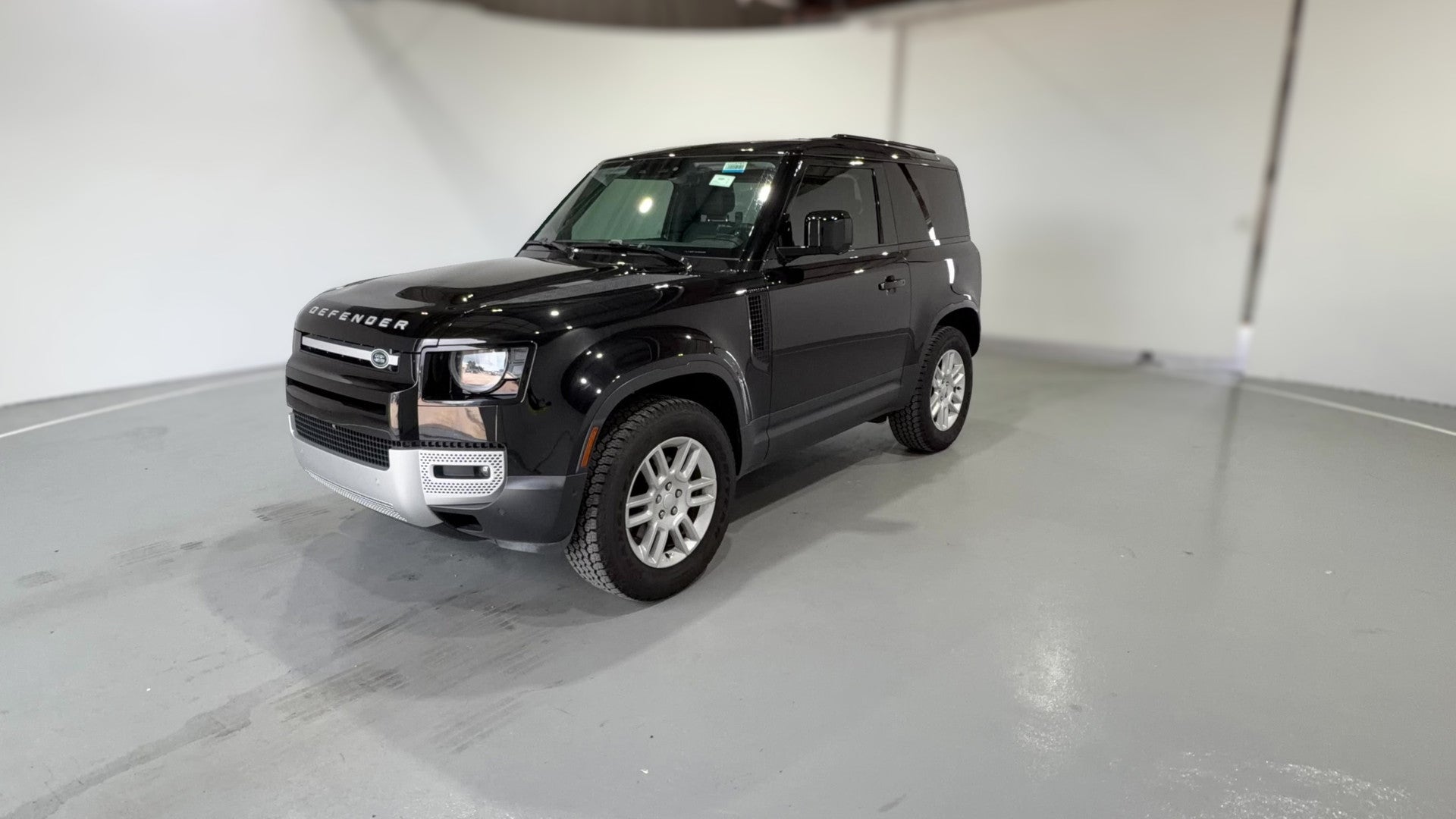 2025 Land Rover Defender 90 vehicle photo