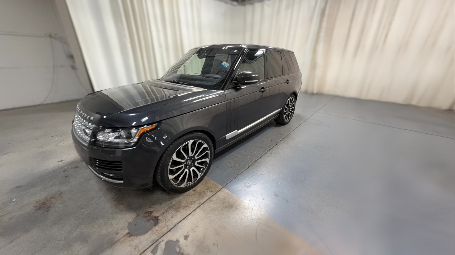 2017 Land Rover Range Rover vehicle photo