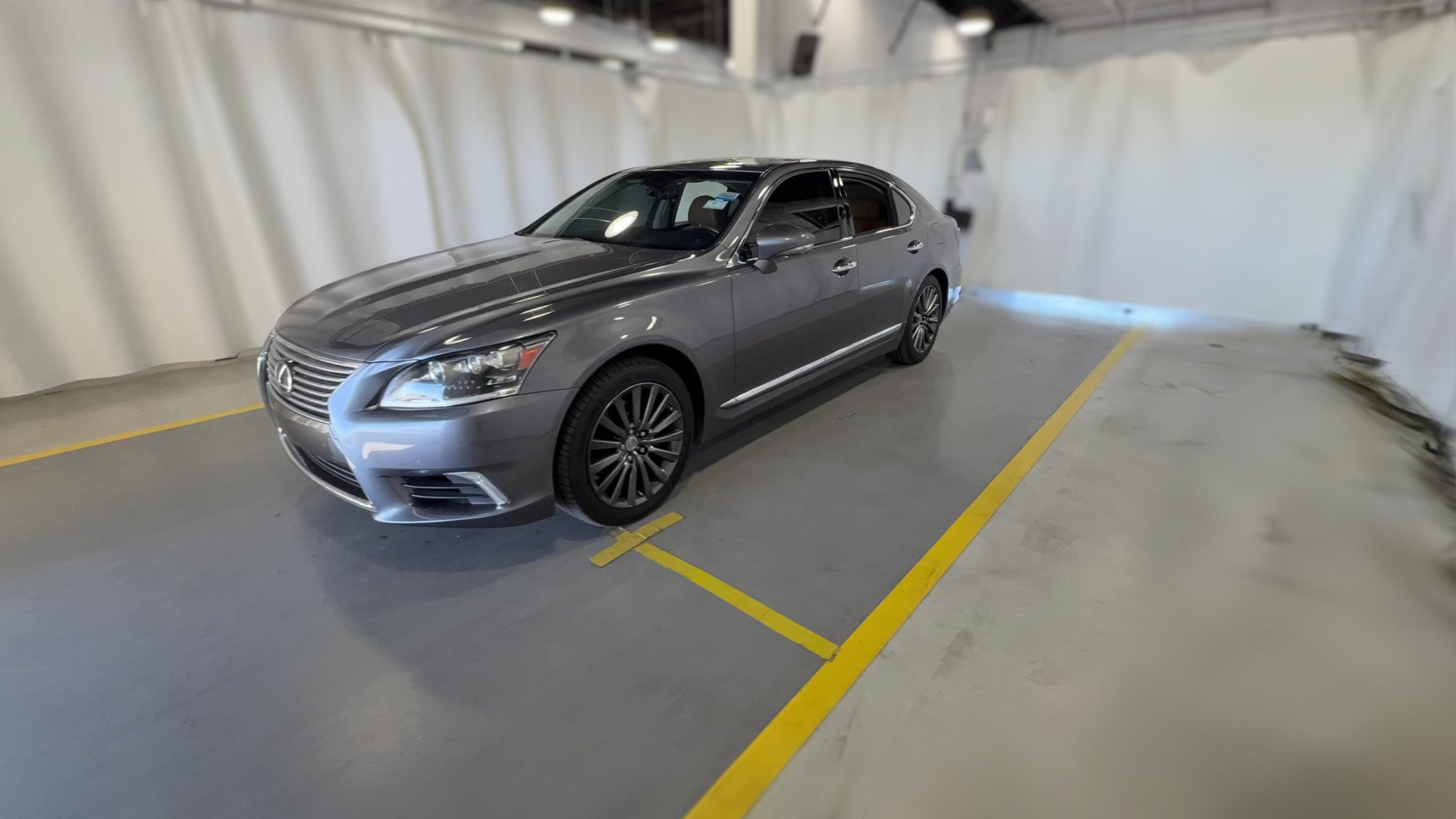 2016 Lexus LS vehicle photo