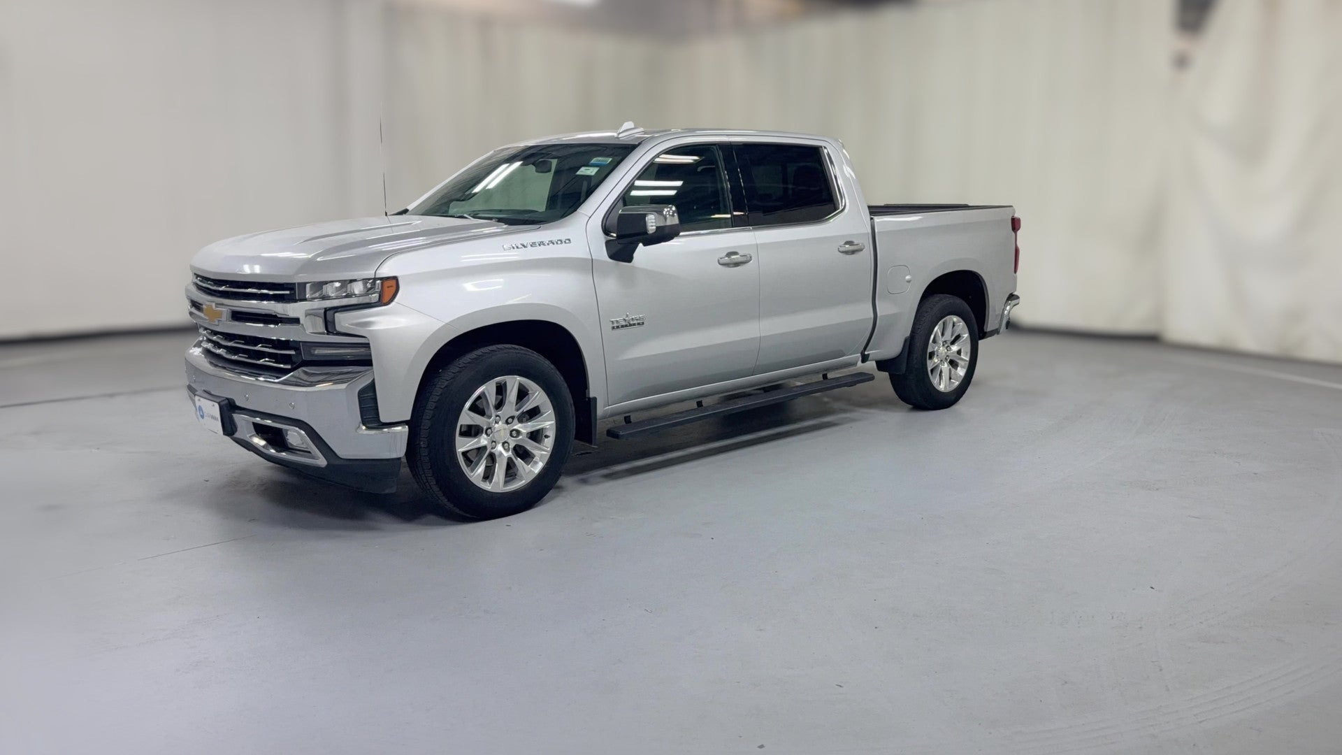 2019 Chevrolet Silverado 1500 Crew Cab vehicle photo