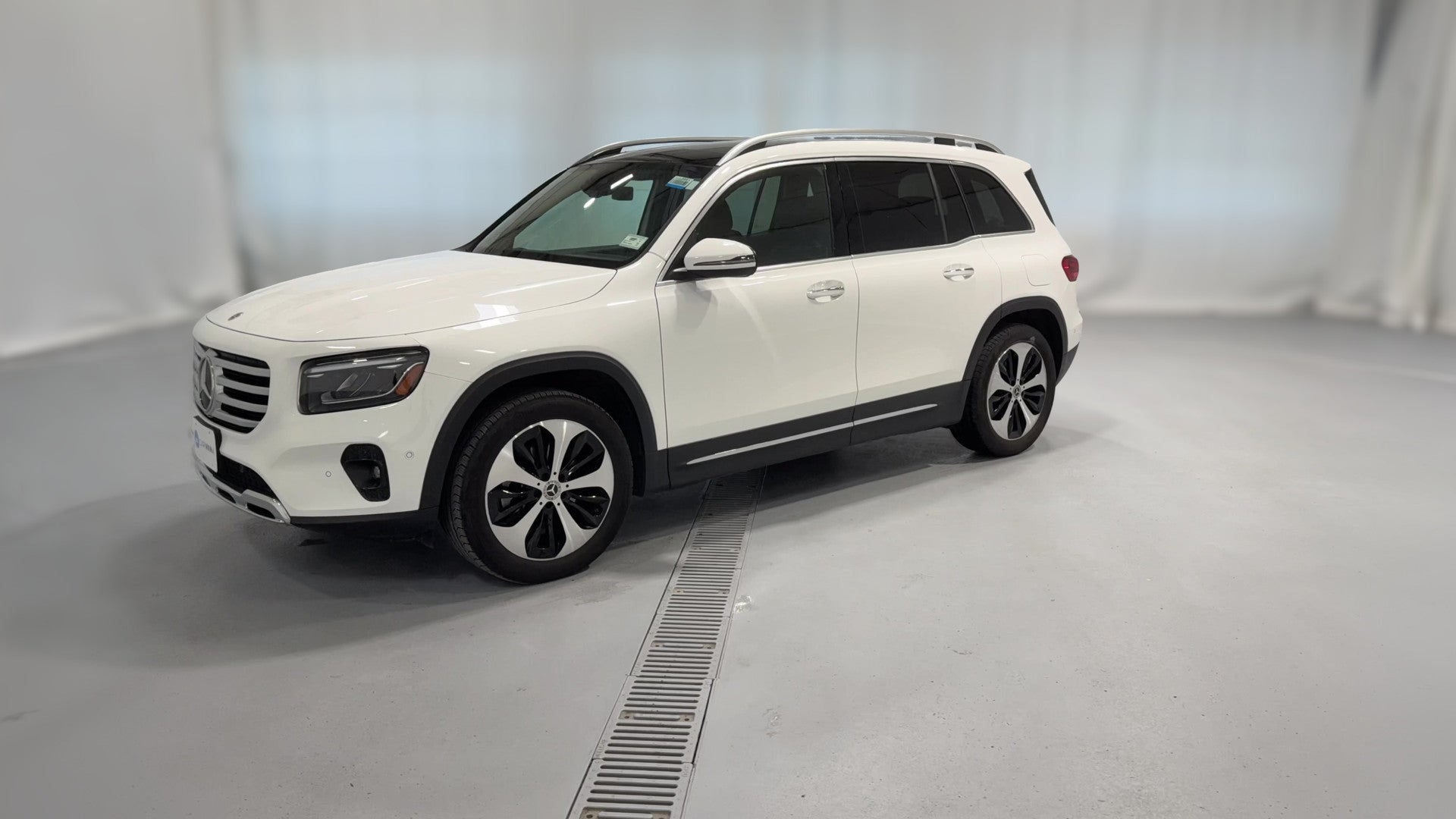 2025 Mercedes-Benz GLB vehicle photo