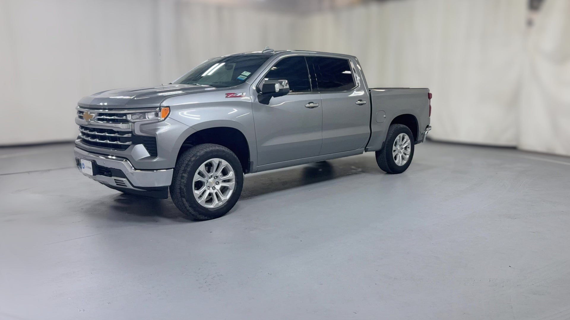 2023 Chevrolet Silverado 1500 Crew Cab vehicle photo