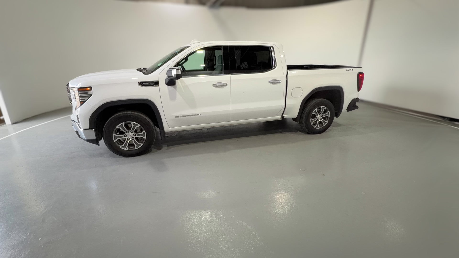 2025 GMC Sierra 1500 Crew Cab vehicle photo