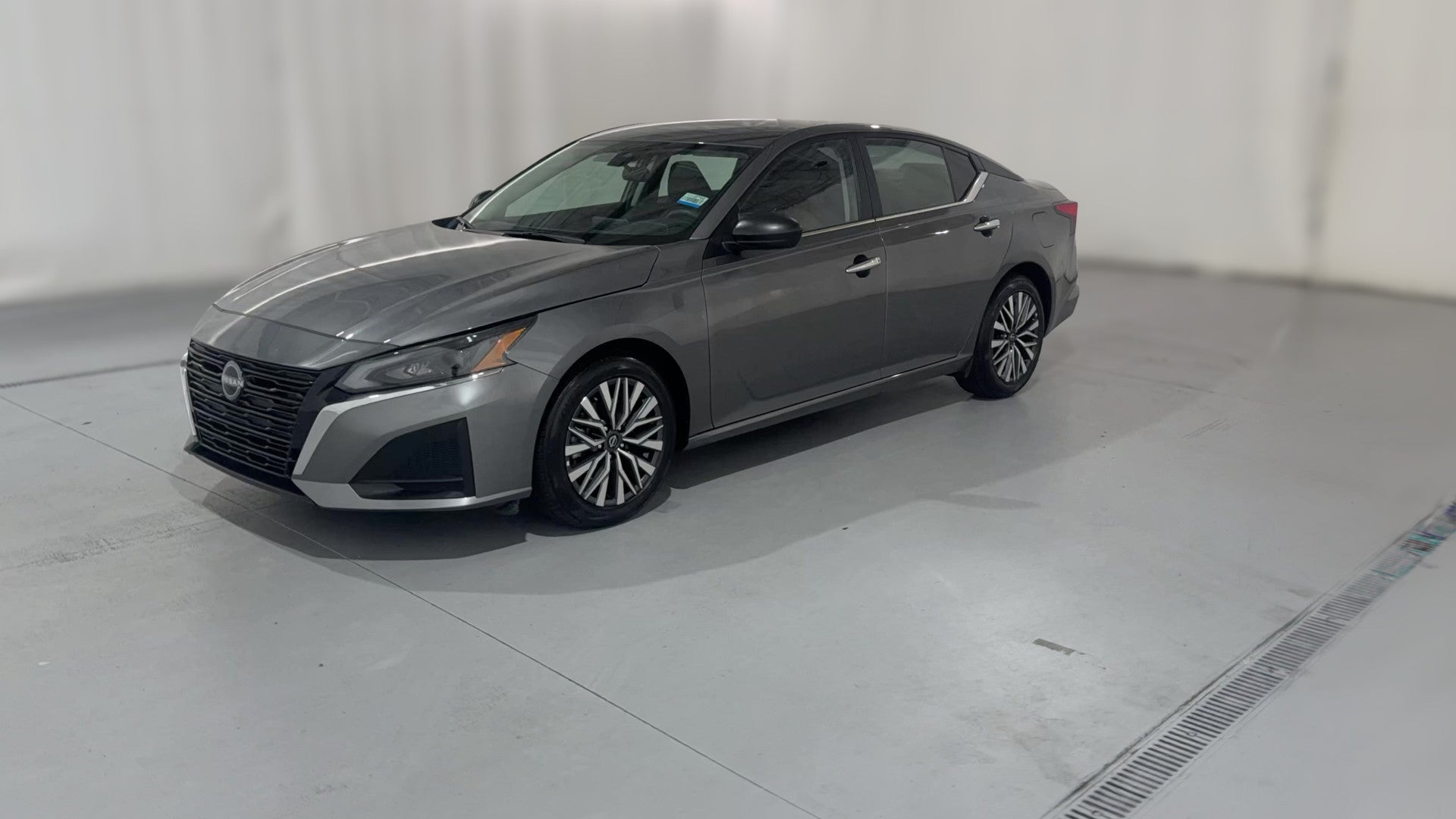2025 Nissan Altima vehicle photo