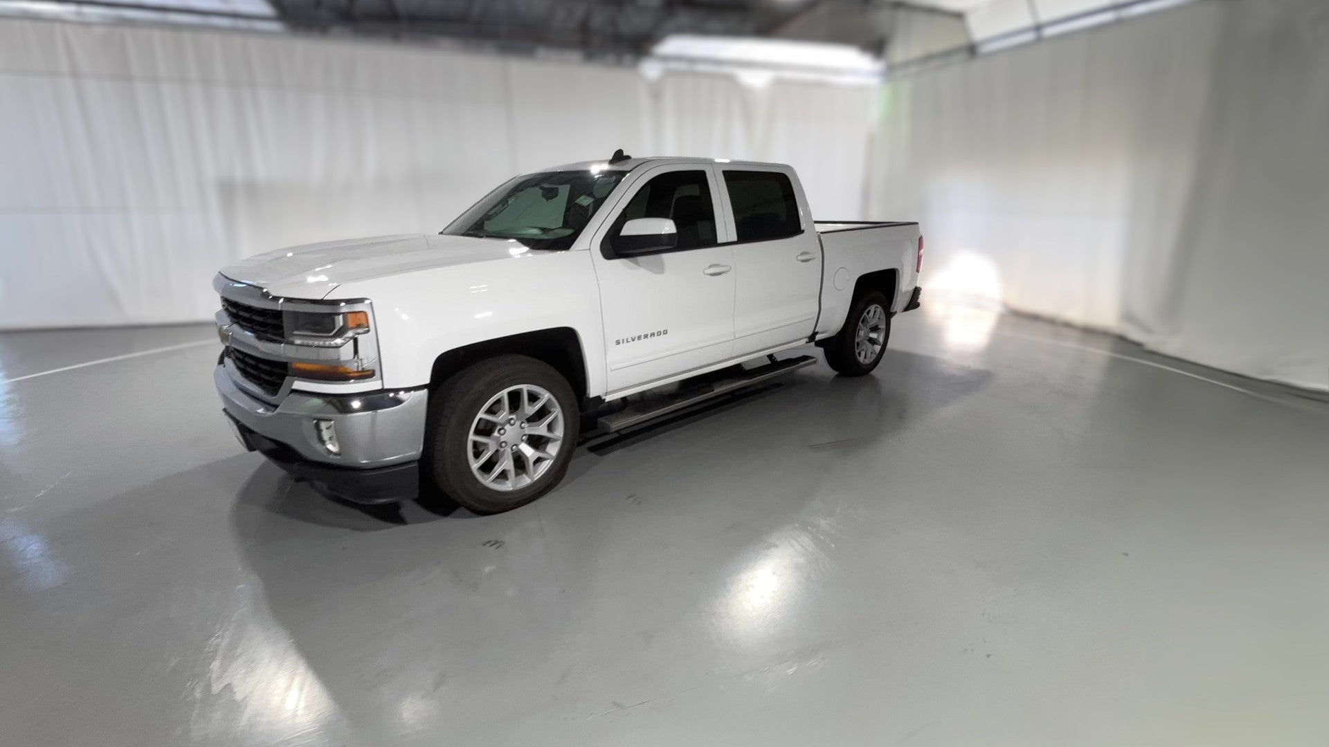 2018 Chevrolet Silverado 1500 Crew Cab vehicle photo