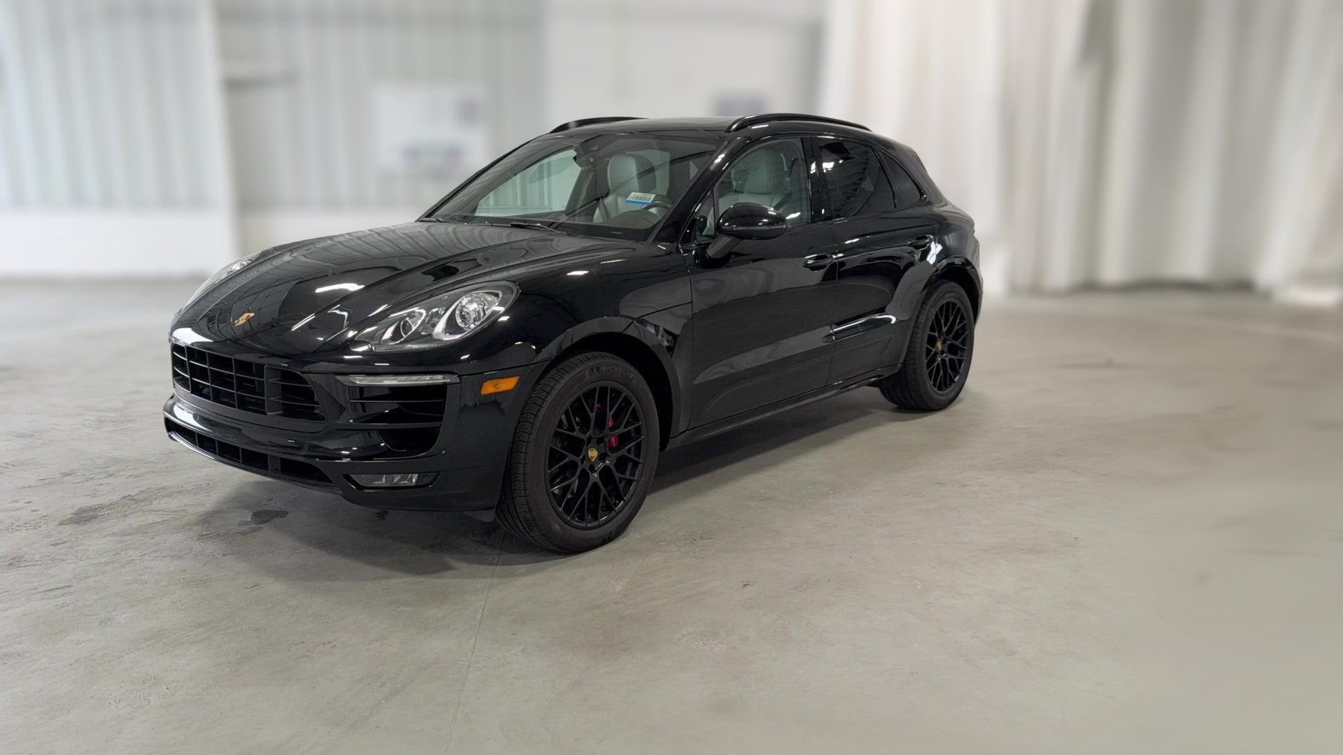 2017 Porsche Macan vehicle photo