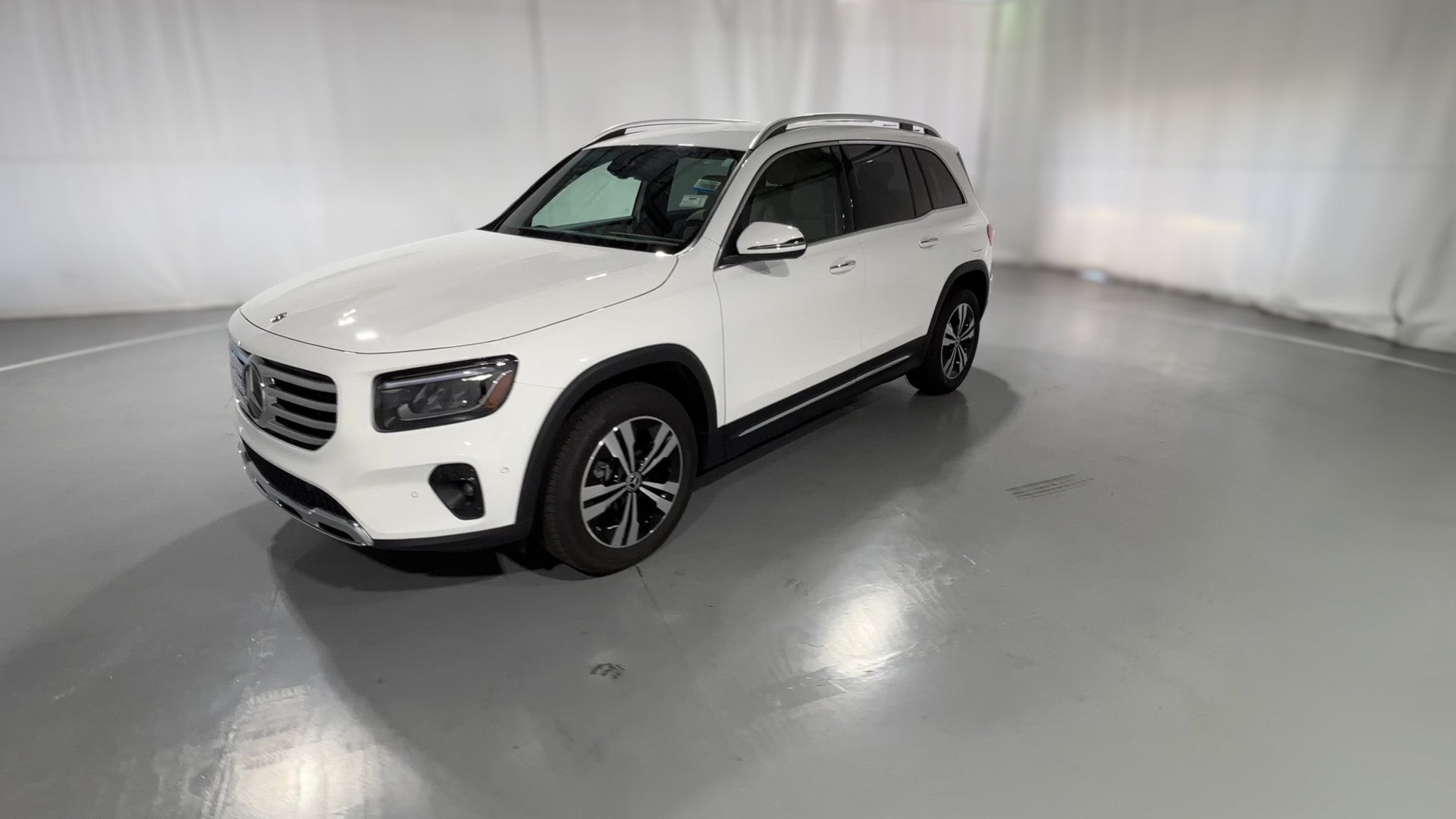 2025 Mercedes-Benz GLB vehicle photo
