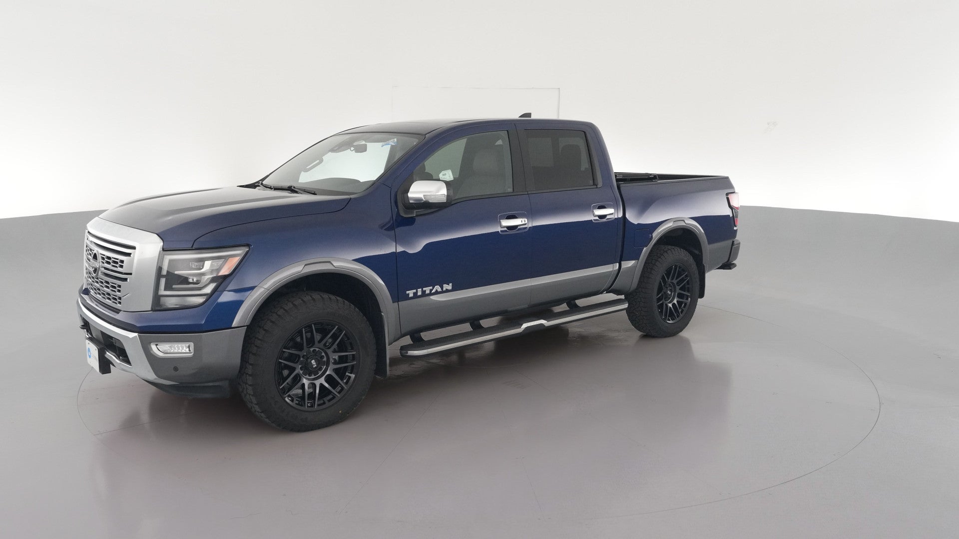 2023 Nissan Titan Crew Cab vehicle photo