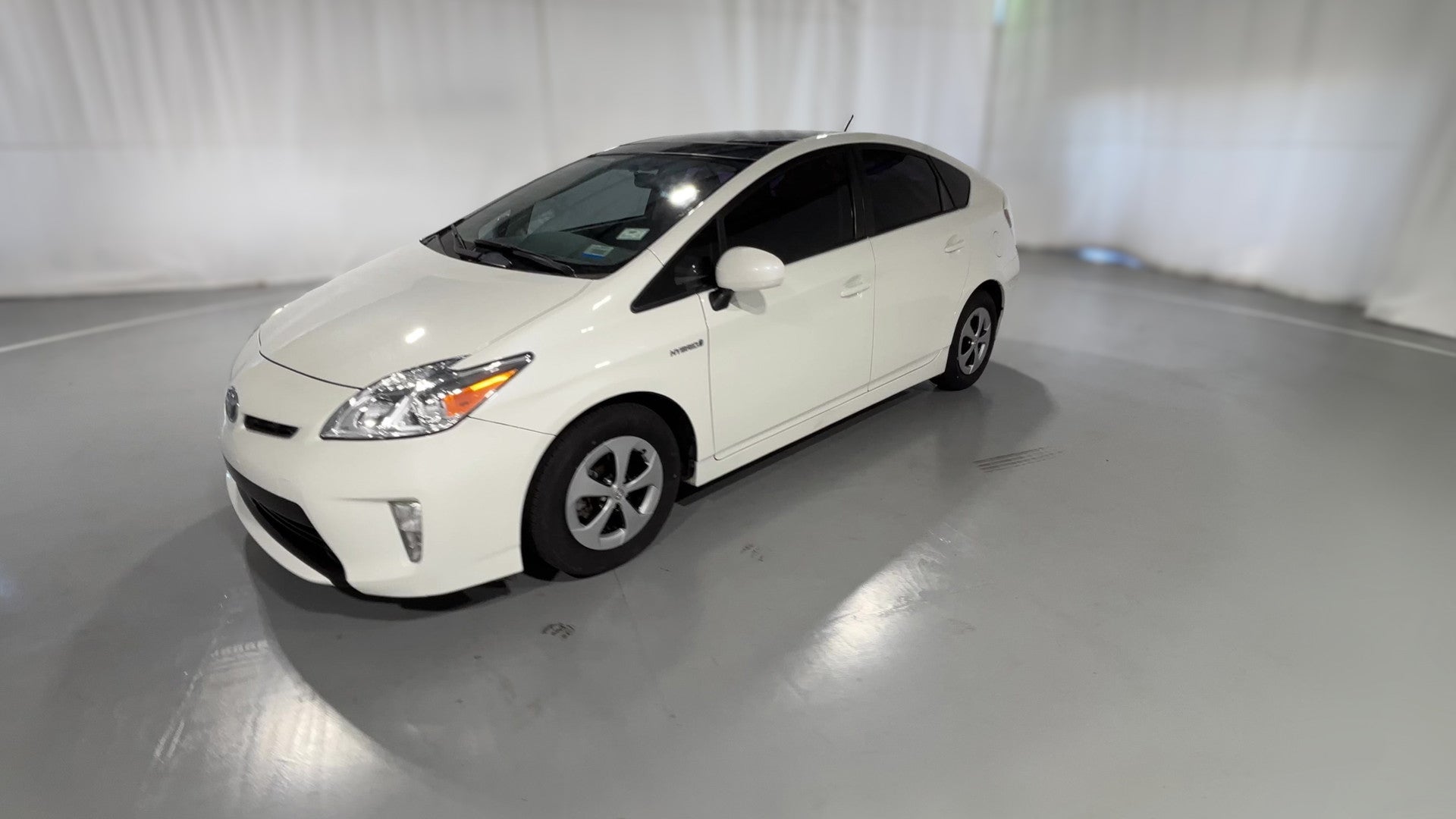 2014 Toyota Prius vehicle photo