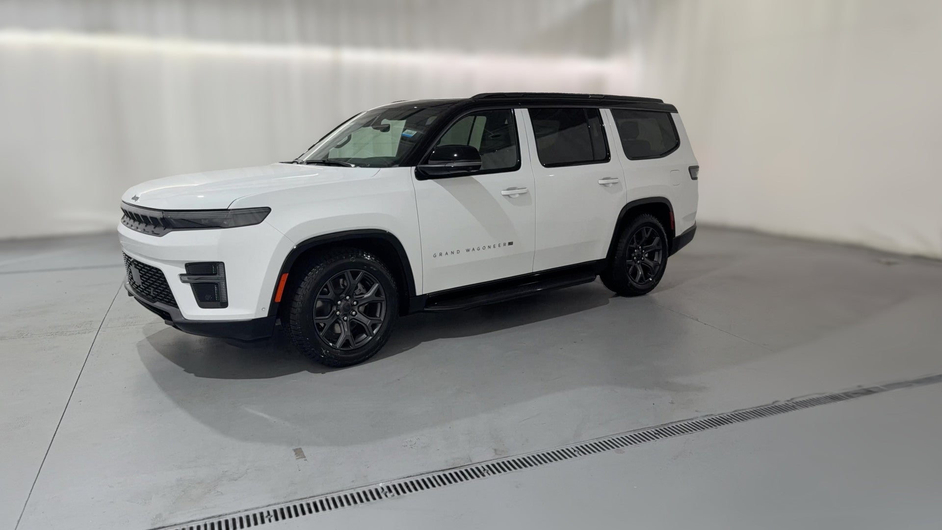 2026 Jeep Grand Wagoneer vehicle photo