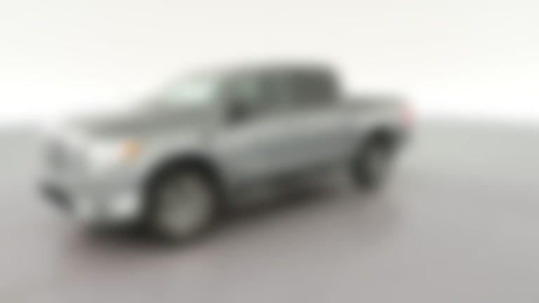 2017 Nissan Titan Crew Cab vehicle photo