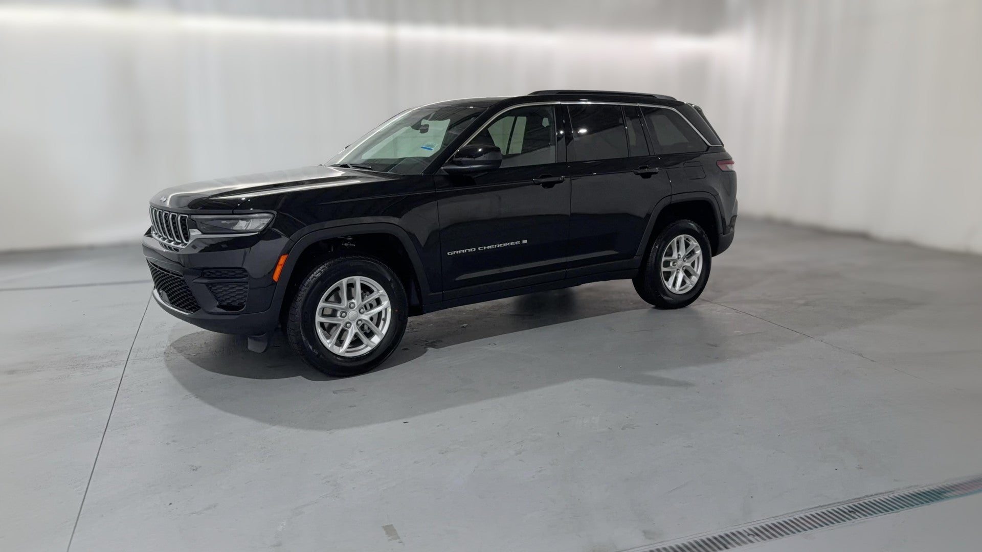 2026 Jeep Grand Cherokee vehicle photo